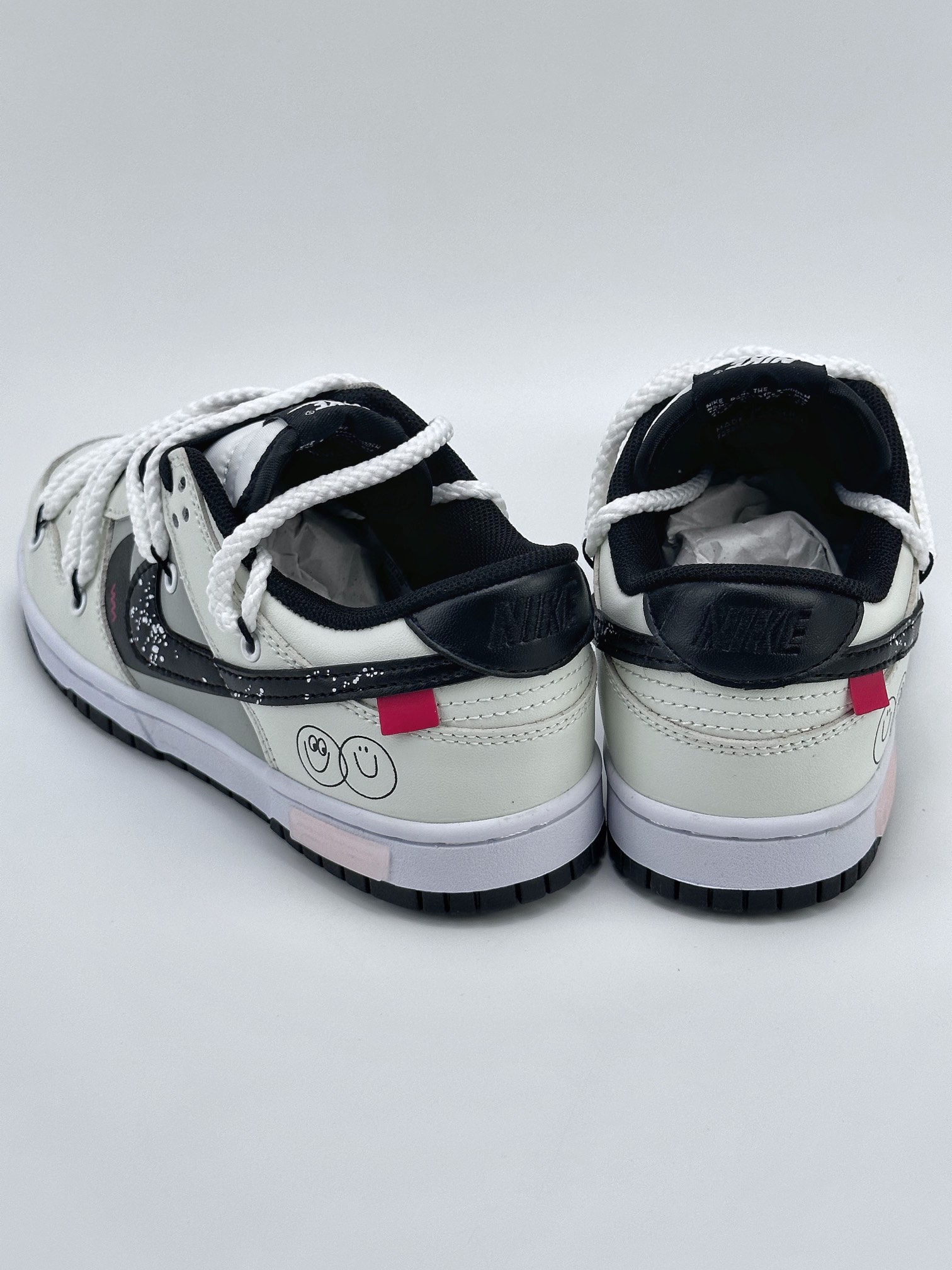 NIKE SB Dunk Low Panda Mischief DD1391-100