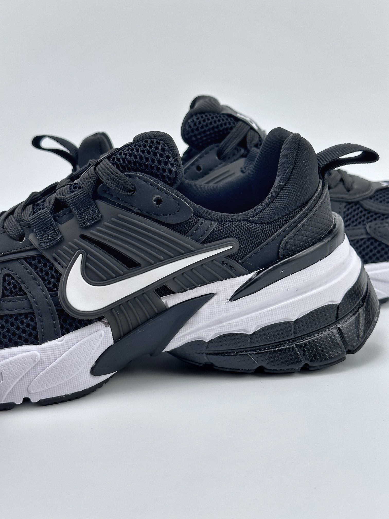 NIKE V2K Runtekk black and white shock-absorbing non-slip retro low-top running shoes FD0736-105