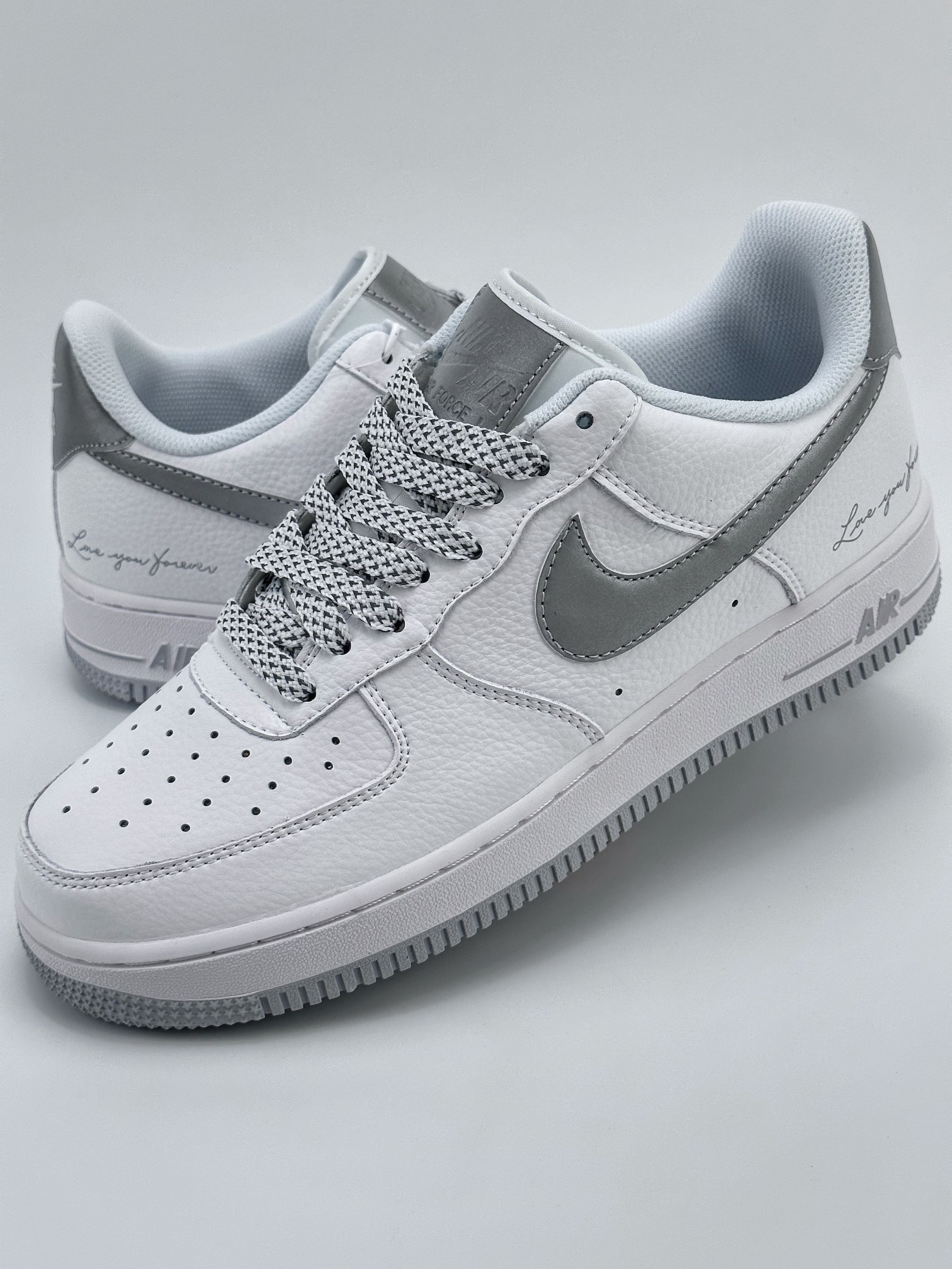 Nike Air Force 1 Low 07 签名白银满天星 LO1718-051