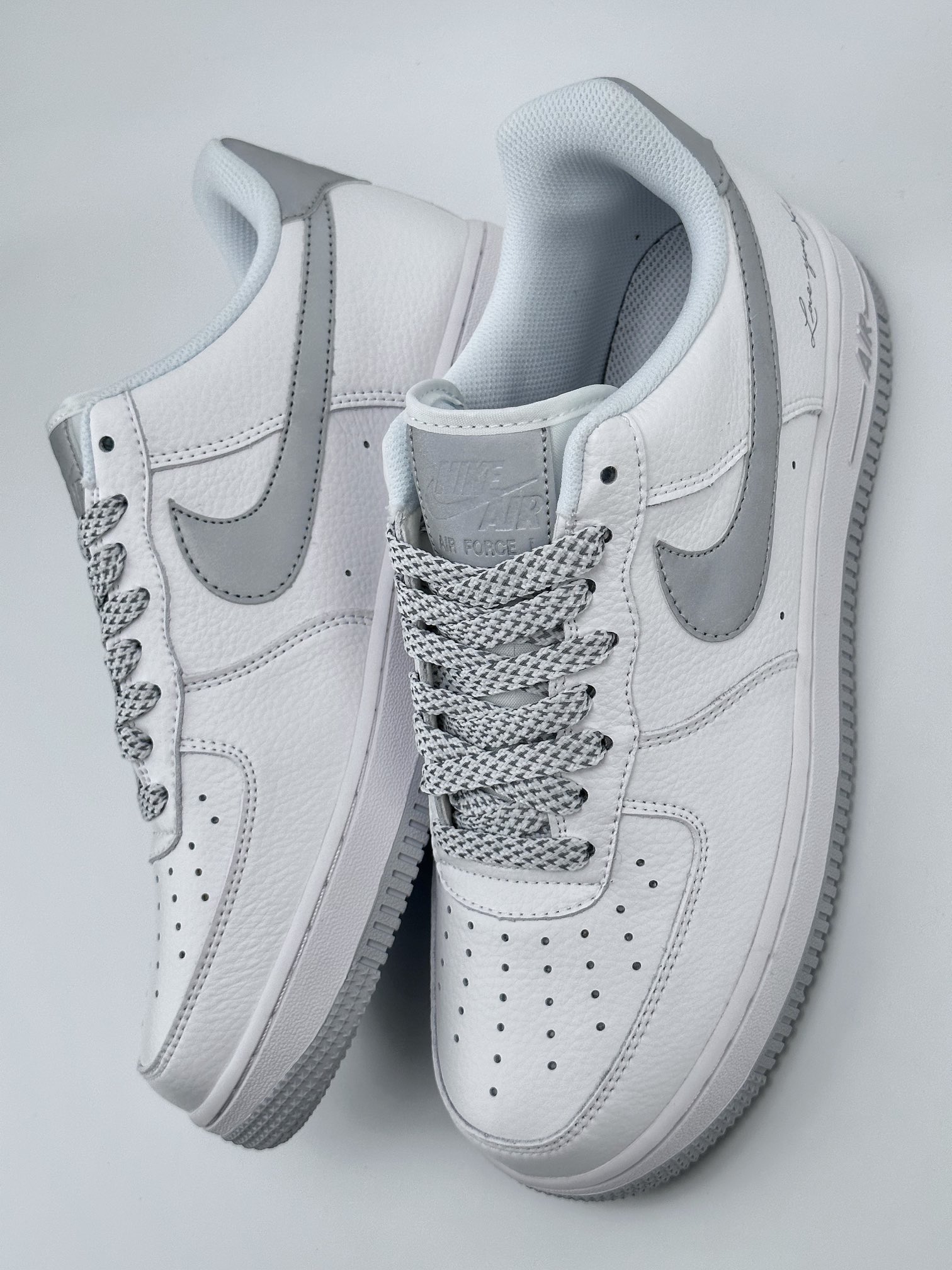 Nike Air Force 1 Low 07 签名白银满天星 LO1718-051