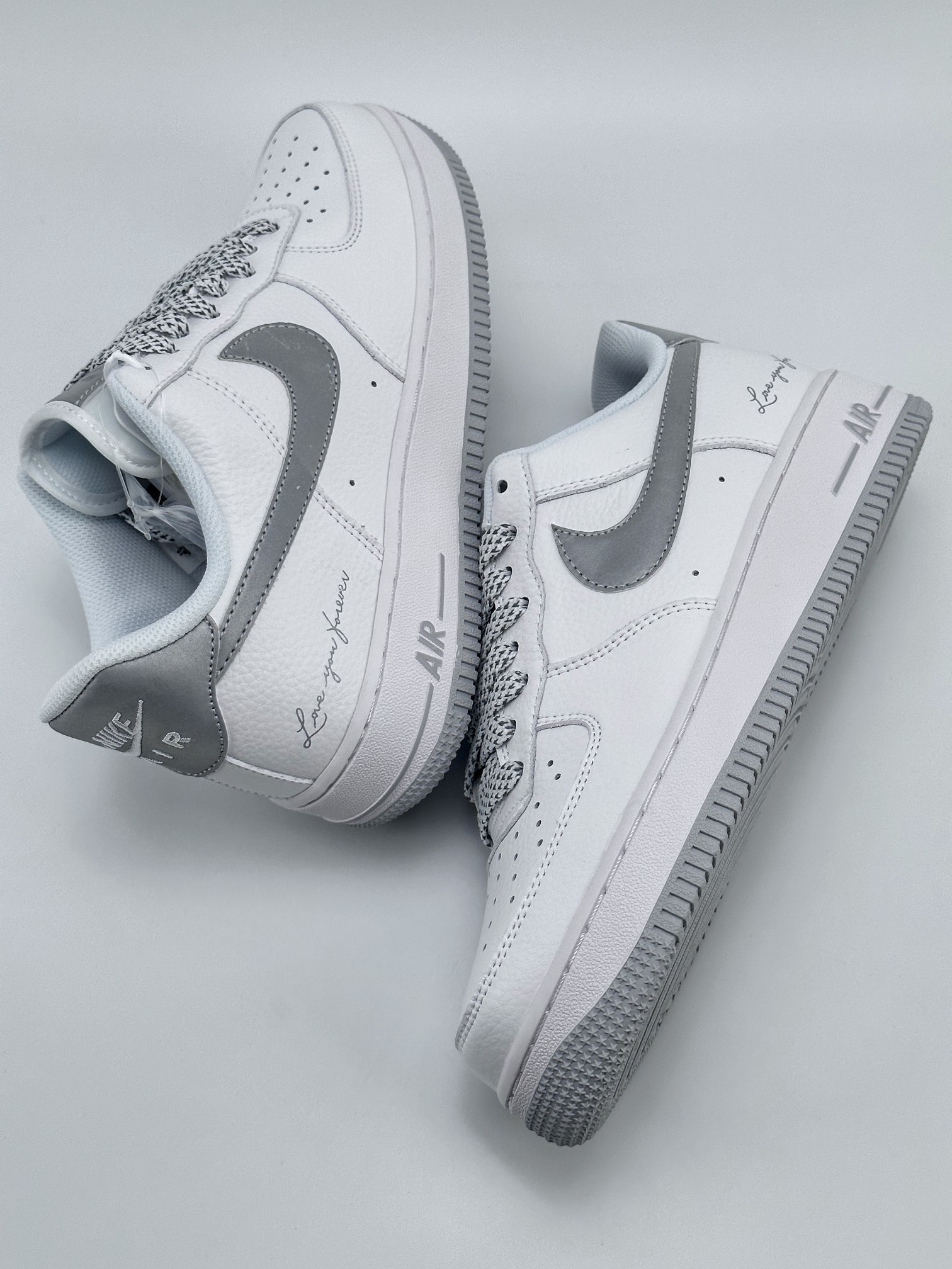 Nike Air Force 1 Low 07 签名白银满天星 LO1718-051