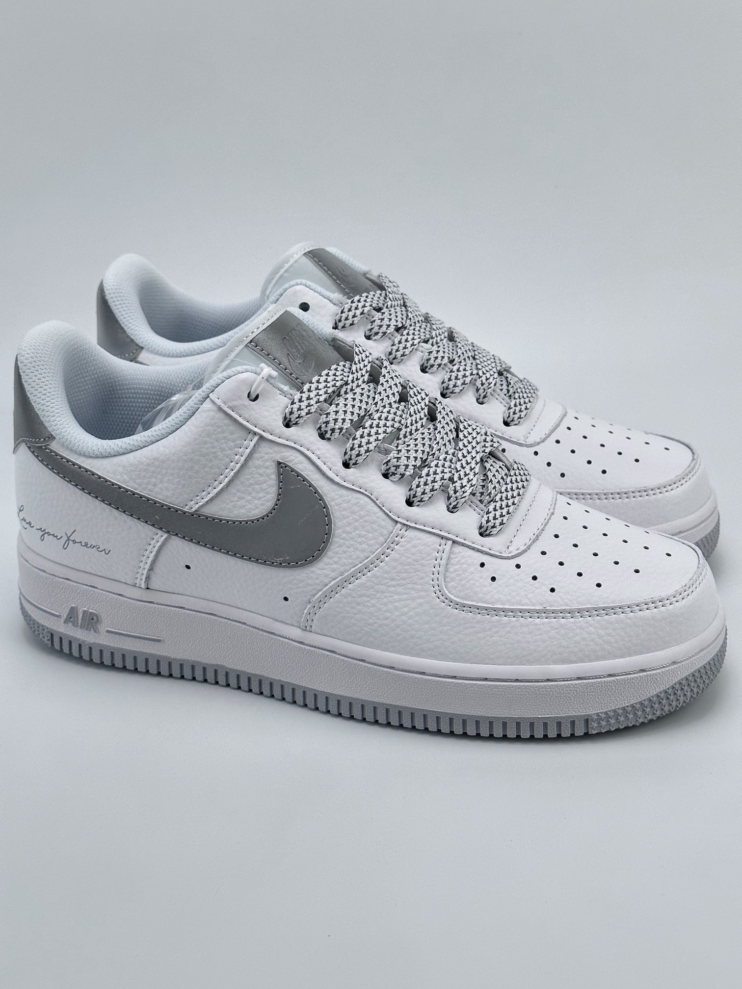 Nike Air Force 1 Low 07 签名白银满天星 LO1718-051