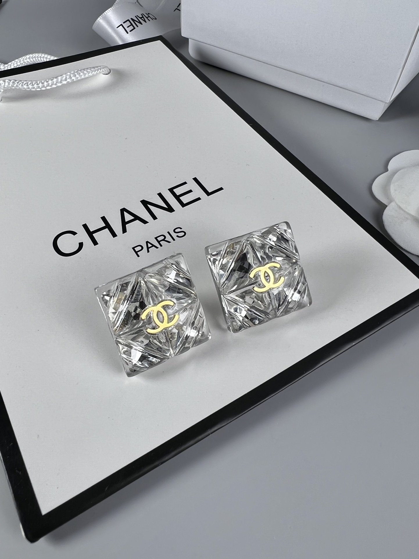 Chanel透明方块耳钉大方又时髦通