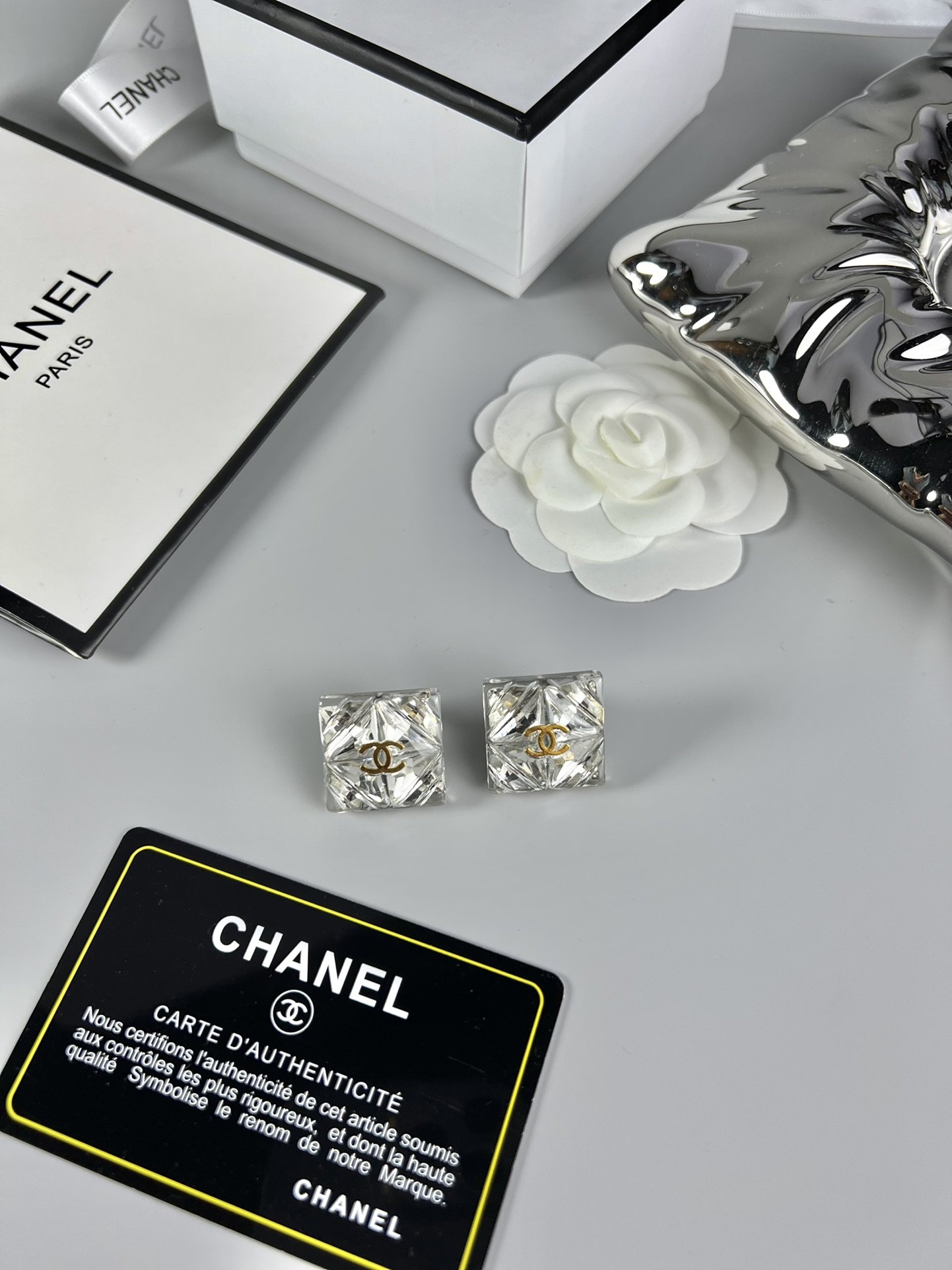 Chanel透明方块耳钉大方又时髦通