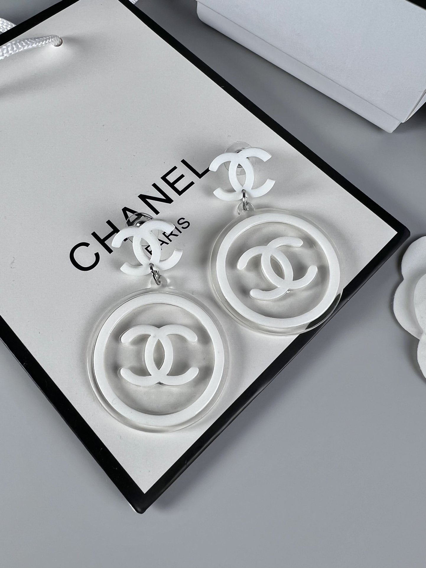 Chanel透明双C耳钉大方又时髦通