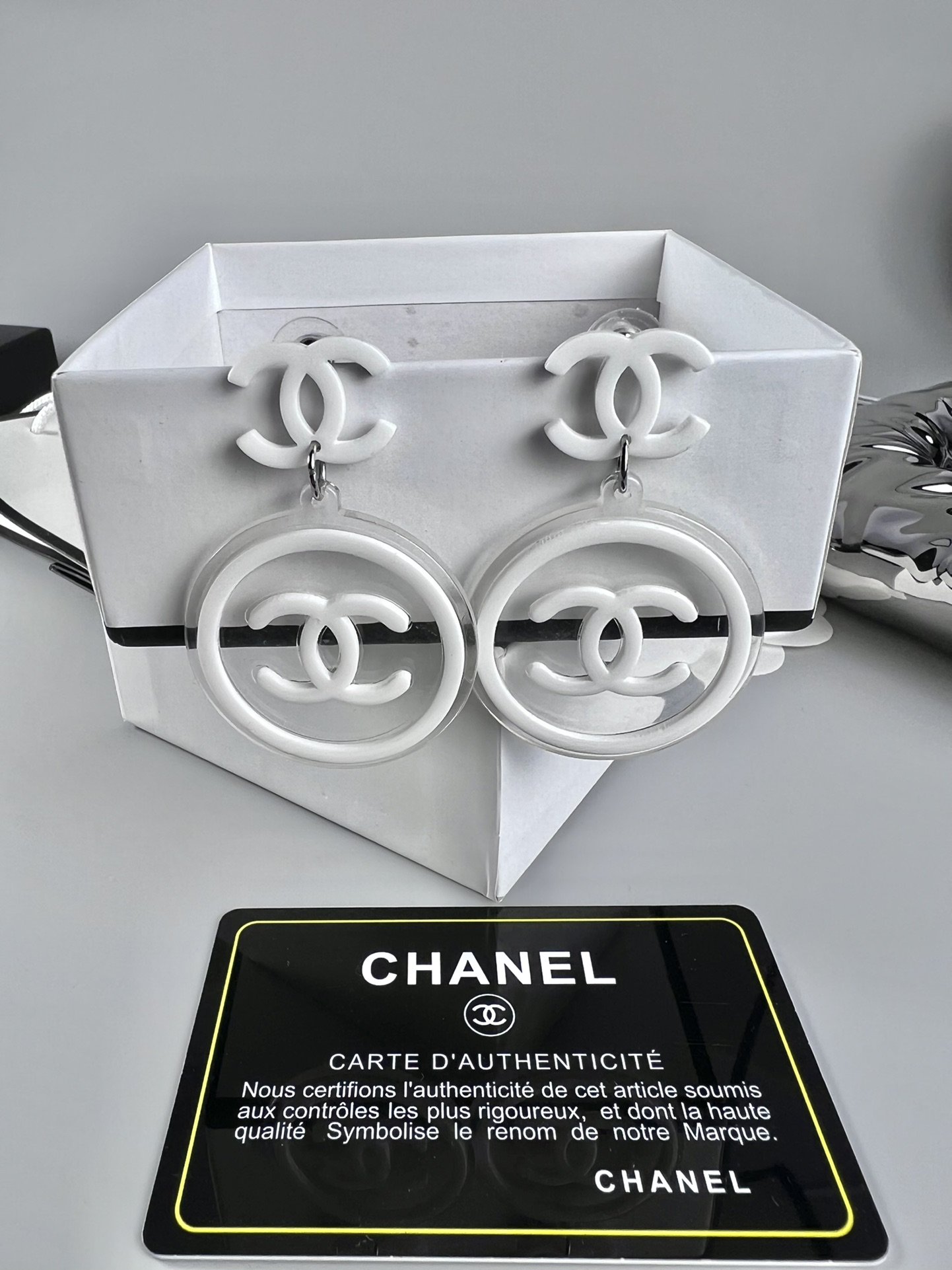 Chanel透明双C耳钉大方又时髦通
