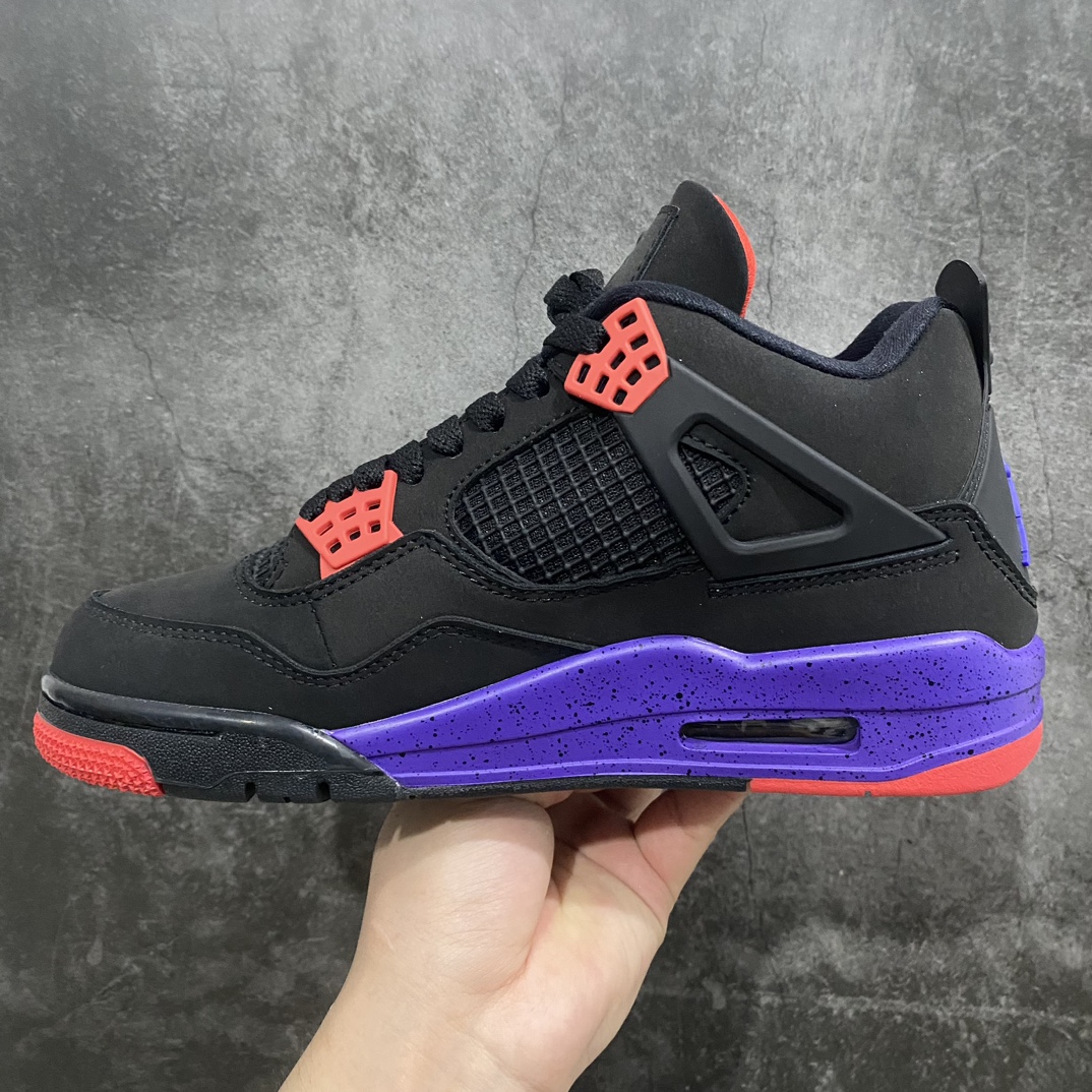 图片[2]-【PB版本】Air Jordan AJ4 NRG Raptors 猛龙黑紫配色 AQ3816-065nn耗时半年巨作 40余配色陆续出货 全套原纸板楦头开发 调试30余版 确保原汁原味完美呈现四代版型 一比一鞋头弧度高度趴度鞋身弧度 此版本只针对中端市场 皮料材质有所更替 其他数据细节工艺流程均保持公司一致 细节品控鞋型随意秒杀市面3XX 4XX 原厂TPU网格鞋带扣 正确内里网布 菱角分明不变形无多余毛边 柔软性质感一致于原鞋 原厂织唛标 原厂飞人电绣工艺 独家绑鞋带手法 印刷中底布 四线拉帮 米色美纹纸贴合固定 进口港宝加持 后跟自然饱满 全鞋荧光划线卡点 追求极致完美 每一双都是工艺品 多重QC质检 超越公司货的品控标准 实实在在的免检产品 尺码：40 40.5 41 42 42.5 43 44 44.5 45 46 47.5-莆田鞋批发中心