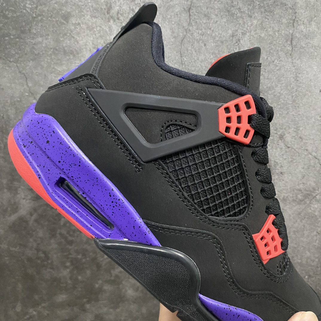 图片[7]-【PB版本】Air Jordan AJ4 NRG Raptors 猛龙黑紫配色 AQ3816-065nn耗时半年巨作 40余配色陆续出货 全套原纸板楦头开发 调试30余版 确保原汁原味完美呈现四代版型 一比一鞋头弧度高度趴度鞋身弧度 此版本只针对中端市场 皮料材质有所更替 其他数据细节工艺流程均保持公司一致 细节品控鞋型随意秒杀市面3XX 4XX 原厂TPU网格鞋带扣 正确内里网布 菱角分明不变形无多余毛边 柔软性质感一致于原鞋 原厂织唛标 原厂飞人电绣工艺 独家绑鞋带手法 印刷中底布 四线拉帮 米色美纹纸贴合固定 进口港宝加持 后跟自然饱满 全鞋荧光划线卡点 追求极致完美 每一双都是工艺品 多重QC质检 超越公司货的品控标准 实实在在的免检产品 尺码：40 40.5 41 42 42.5 43 44 44.5 45 46 47.5-莆田鞋批发中心