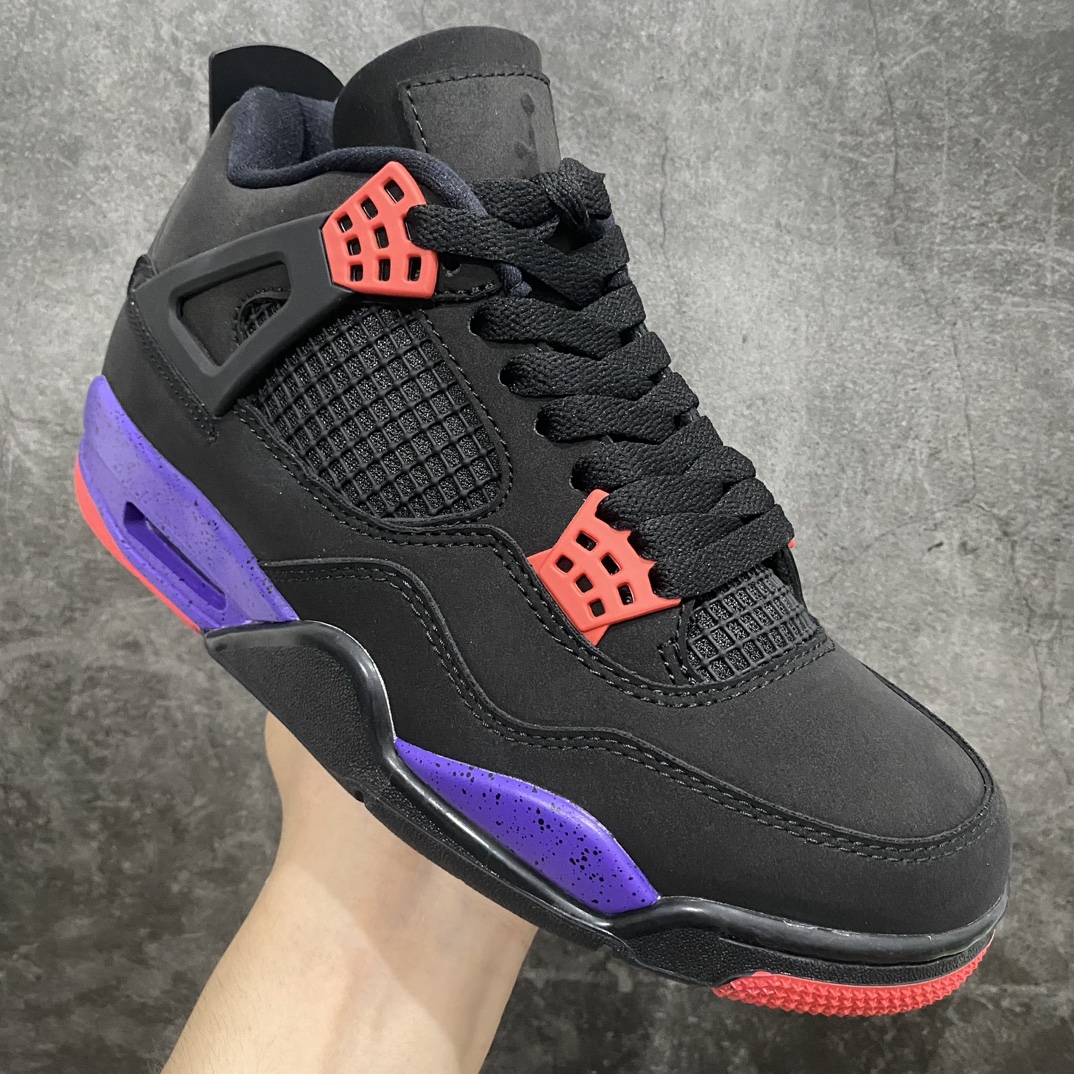 图片[3]-【PB版本】Air Jordan AJ4 NRG Raptors 猛龙黑紫配色 AQ3816-065nn耗时半年巨作 40余配色陆续出货 全套原纸板楦头开发 调试30余版 确保原汁原味完美呈现四代版型 一比一鞋头弧度高度趴度鞋身弧度 此版本只针对中端市场 皮料材质有所更替 其他数据细节工艺流程均保持公司一致 细节品控鞋型随意秒杀市面3XX 4XX 原厂TPU网格鞋带扣 正确内里网布 菱角分明不变形无多余毛边 柔软性质感一致于原鞋 原厂织唛标 原厂飞人电绣工艺 独家绑鞋带手法 印刷中底布 四线拉帮 米色美纹纸贴合固定 进口港宝加持 后跟自然饱满 全鞋荧光划线卡点 追求极致完美 每一双都是工艺品 多重QC质检 超越公司货的品控标准 实实在在的免检产品 尺码：40 40.5 41 42 42.5 43 44 44.5 45 46 47.5-莆田鞋批发中心