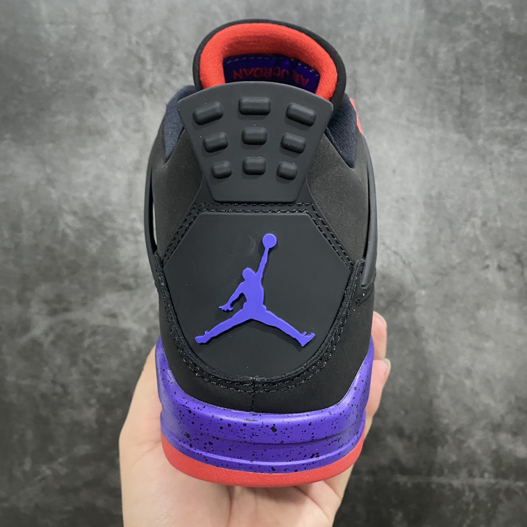 图片[4]-【PB版本】Air Jordan AJ4 NRG Raptors 猛龙黑紫配色 AQ3816-065nn耗时半年巨作 40余配色陆续出货 全套原纸板楦头开发 调试30余版 确保原汁原味完美呈现四代版型 一比一鞋头弧度高度趴度鞋身弧度 此版本只针对中端市场 皮料材质有所更替 其他数据细节工艺流程均保持公司一致 细节品控鞋型随意秒杀市面3XX 4XX 原厂TPU网格鞋带扣 正确内里网布 菱角分明不变形无多余毛边 柔软性质感一致于原鞋 原厂织唛标 原厂飞人电绣工艺 独家绑鞋带手法 印刷中底布 四线拉帮 米色美纹纸贴合固定 进口港宝加持 后跟自然饱满 全鞋荧光划线卡点 追求极致完美 每一双都是工艺品 多重QC质检 超越公司货的品控标准 实实在在的免检产品 尺码：40 40.5 41 42 42.5 43 44 44.5 45 46 47.5-莆田鞋批发中心