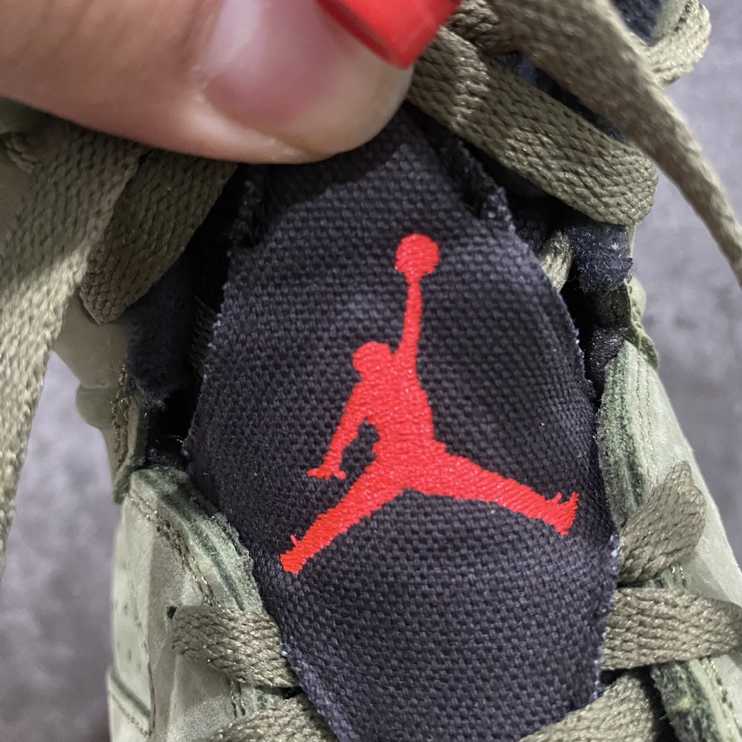 图片[4]-【OG纯原】Travis Scott x Air Jordan 6 AJ6 TS复古文化篮球鞋“军绿夜光鬼脸” CN1084-200nAJ6军绿口袋 顶级细节多双原鞋拆解开发 进口麂皮皮料立体公整口袋 原厂后跟刺绣 饱满粗细同步 区分市面过细刺绣 原厂锁扣配件按压回弹声音清脆 原厂定型 后跟完美效果 无各种添加操作 全新正确细节 正确3M反光夜光大底  尺码：40 40.5 41 42 42.5 43 44 44.5 45 46 47.5-莆田鞋批发中心