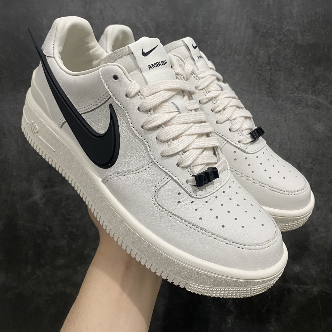 【OG纯原版】 Ambush x AF1 Air Force 1 Low 空军一号低帮运动板鞋 联名大钩白黑 DV3464-002n全新版本 OG大厂出品n最长耗时3个月开发终于完美出货n可对标市场最优版本 完美品控全套原原楦纸版 原厂Prime Asia贝利进口皮料加持内里及脚垫均贴附软质真皮❌区别市面版本n越南原大装底数据 私模大底最大开发至47.5 左右脚Logo不同 注意区分 全鞋电脑针车 工整有序 视觉效果满分 新版鞋撑改用纸团代替 原厂港宝加持完美还原灵魂版型 原盒原配从里到外百分百还原 所有细节均可匹配公司原版 发外贸可100%充正SIZE：36-47.5-莆田鞋批发中心