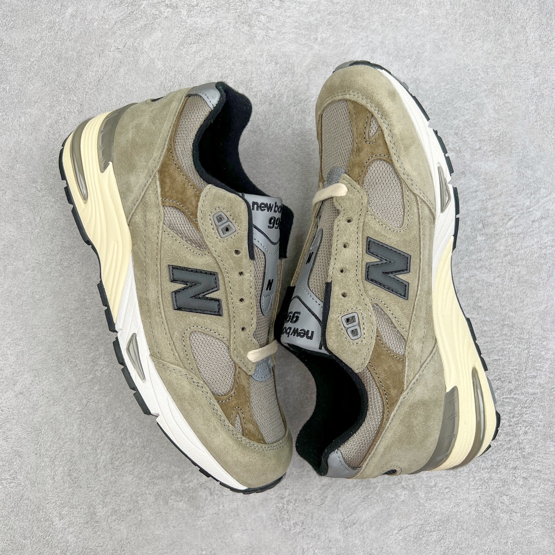 图片[3]-＃ZC总裁 JJJound x New Balance NB991 第一代总统复古慢跑鞋 联名灰色 正确3M反光细节 原楦原纸版开发 正确6层组合底模精密开发 后跟透明TPU水晶装饰条稳固 沿用了引以为傲的跑鞋手工技艺 采用猪皮绒面并包裹局部透气网面的鞋身设计 菱网鞋舌上刻有New Balance USA 鞋面依旧身着经典的大热之灰 彰显了其高端的品质身份 尺码：36 37 37.5 38 38.5 39 40 40.5 41.5 42 42.5 43 44 44.5 45 46.5-选品中心