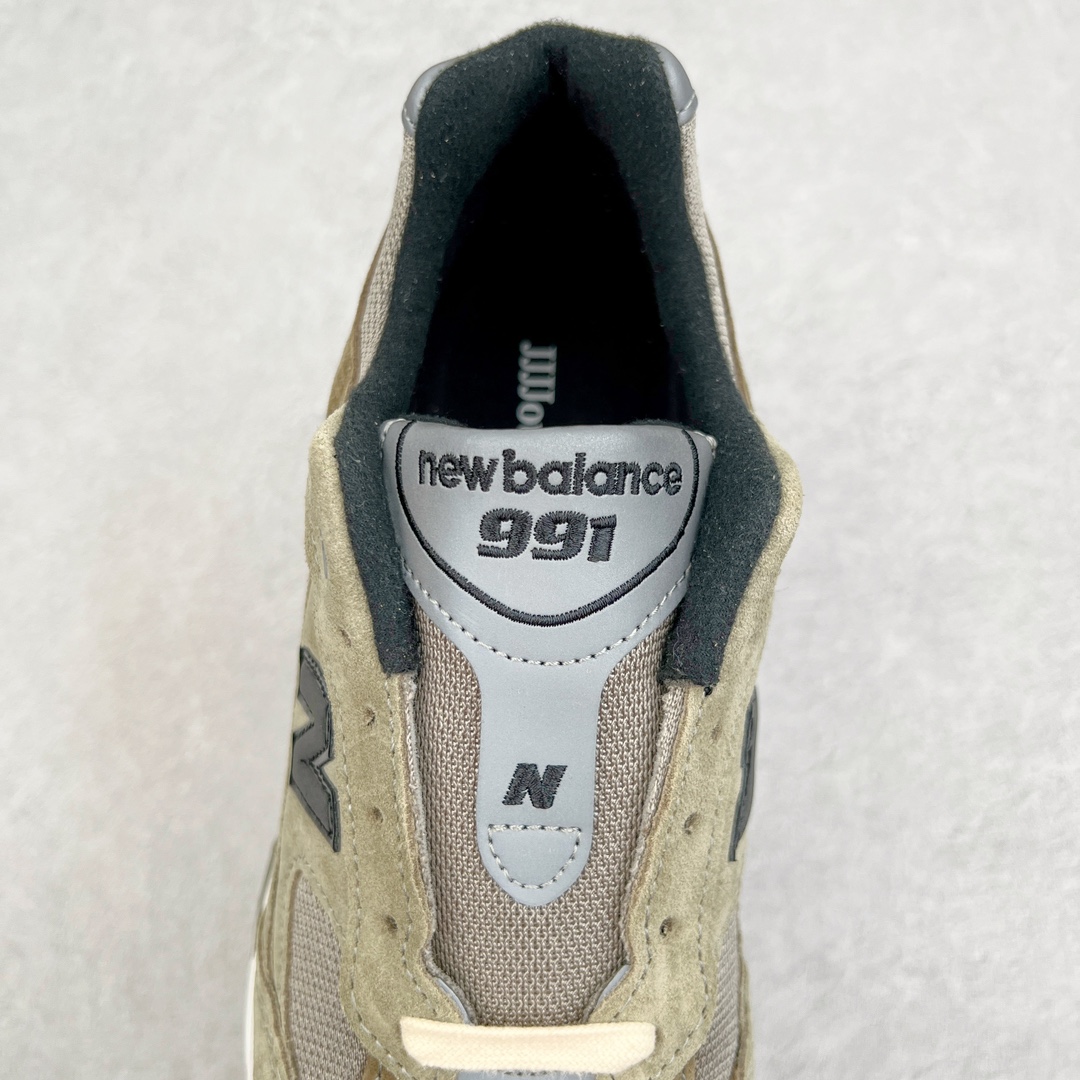 图片[5]-＃ZC总裁 JJJound x New Balance NB991 第一代总统复古慢跑鞋 联名灰色 正确3M反光细节 原楦原纸版开发 正确6层组合底模精密开发 后跟透明TPU水晶装饰条稳固 沿用了引以为傲的跑鞋手工技艺 采用猪皮绒面并包裹局部透气网面的鞋身设计 菱网鞋舌上刻有New Balance USA 鞋面依旧身着经典的大热之灰 彰显了其高端的品质身份 尺码：36 37 37.5 38 38.5 39 40 40.5 41.5 42 42.5 43 44 44.5 45 46.5-选品中心
