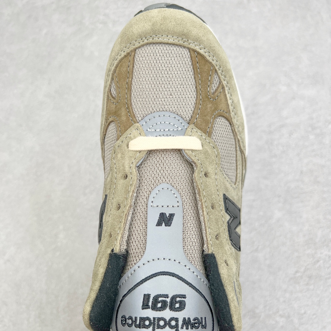 图片[4]-＃ZC总裁 JJJound x New Balance NB991 第一代总统复古慢跑鞋 联名灰色 正确3M反光细节 原楦原纸版开发 正确6层组合底模精密开发 后跟透明TPU水晶装饰条稳固 沿用了引以为傲的跑鞋手工技艺 采用猪皮绒面并包裹局部透气网面的鞋身设计 菱网鞋舌上刻有New Balance USA 鞋面依旧身着经典的大热之灰 彰显了其高端的品质身份 尺码：36 37 37.5 38 38.5 39 40 40.5 41.5 42 42.5 43 44 44.5 45 46.5-选品中心