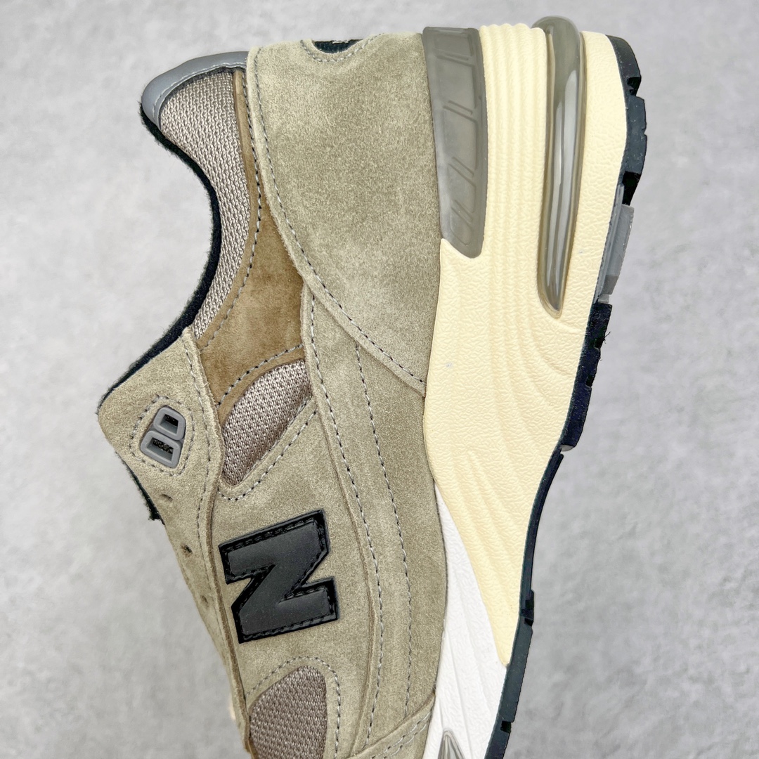 图片[7]-＃ZC总裁 JJJound x New Balance NB991 第一代总统复古慢跑鞋 联名灰色 正确3M反光细节 原楦原纸版开发 正确6层组合底模精密开发 后跟透明TPU水晶装饰条稳固 沿用了引以为傲的跑鞋手工技艺 采用猪皮绒面并包裹局部透气网面的鞋身设计 菱网鞋舌上刻有New Balance USA 鞋面依旧身着经典的大热之灰 彰显了其高端的品质身份 尺码：36 37 37.5 38 38.5 39 40 40.5 41.5 42 42.5 43 44 44.5 45 46.5-选品中心