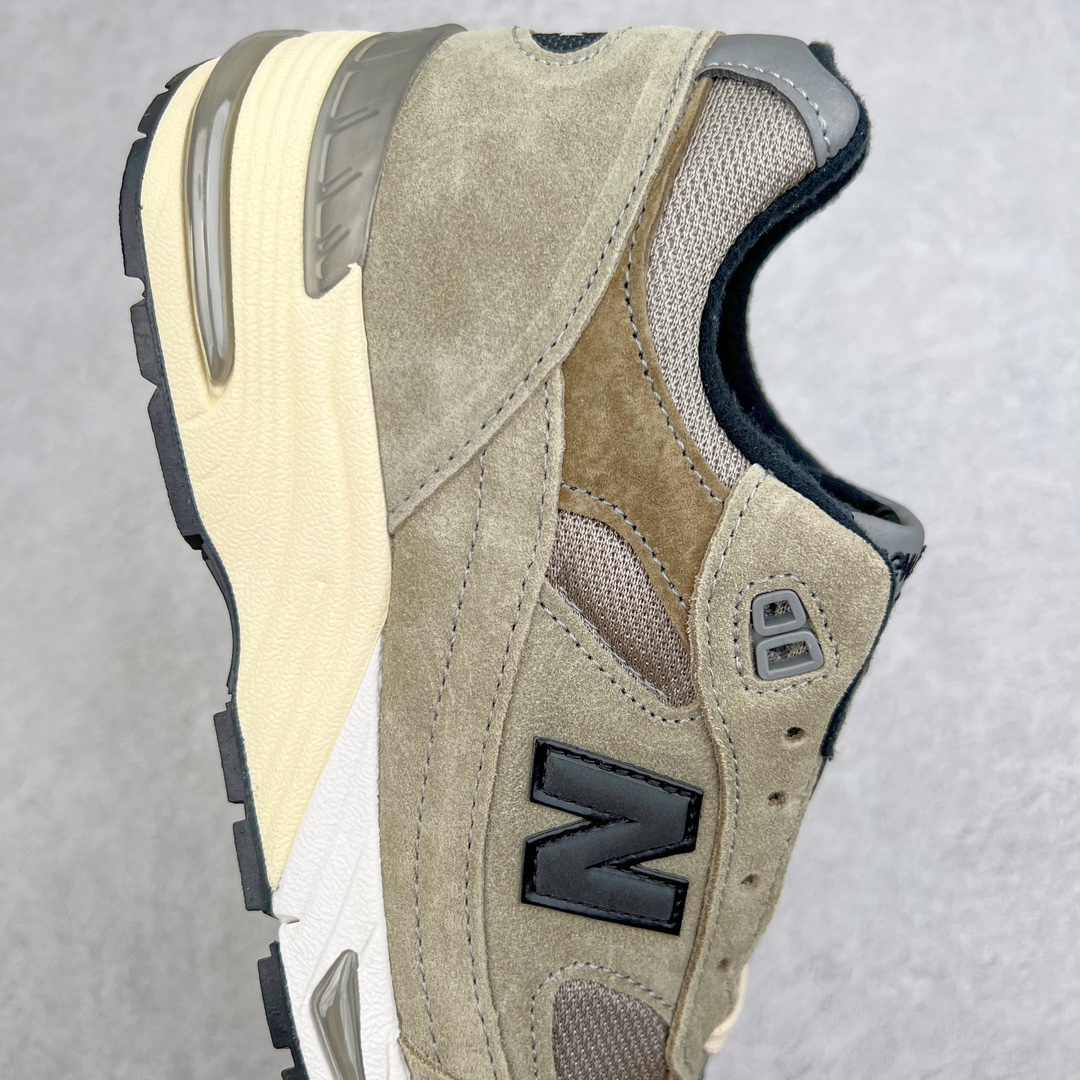 图片[6]-＃ZC总裁 JJJound x New Balance NB991 第一代总统复古慢跑鞋 联名灰色 正确3M反光细节 原楦原纸版开发 正确6层组合底模精密开发 后跟透明TPU水晶装饰条稳固 沿用了引以为傲的跑鞋手工技艺 采用猪皮绒面并包裹局部透气网面的鞋身设计 菱网鞋舌上刻有New Balance USA 鞋面依旧身着经典的大热之灰 彰显了其高端的品质身份 尺码：36 37 37.5 38 38.5 39 40 40.5 41.5 42 42.5 43 44 44.5 45 46.5-选品中心