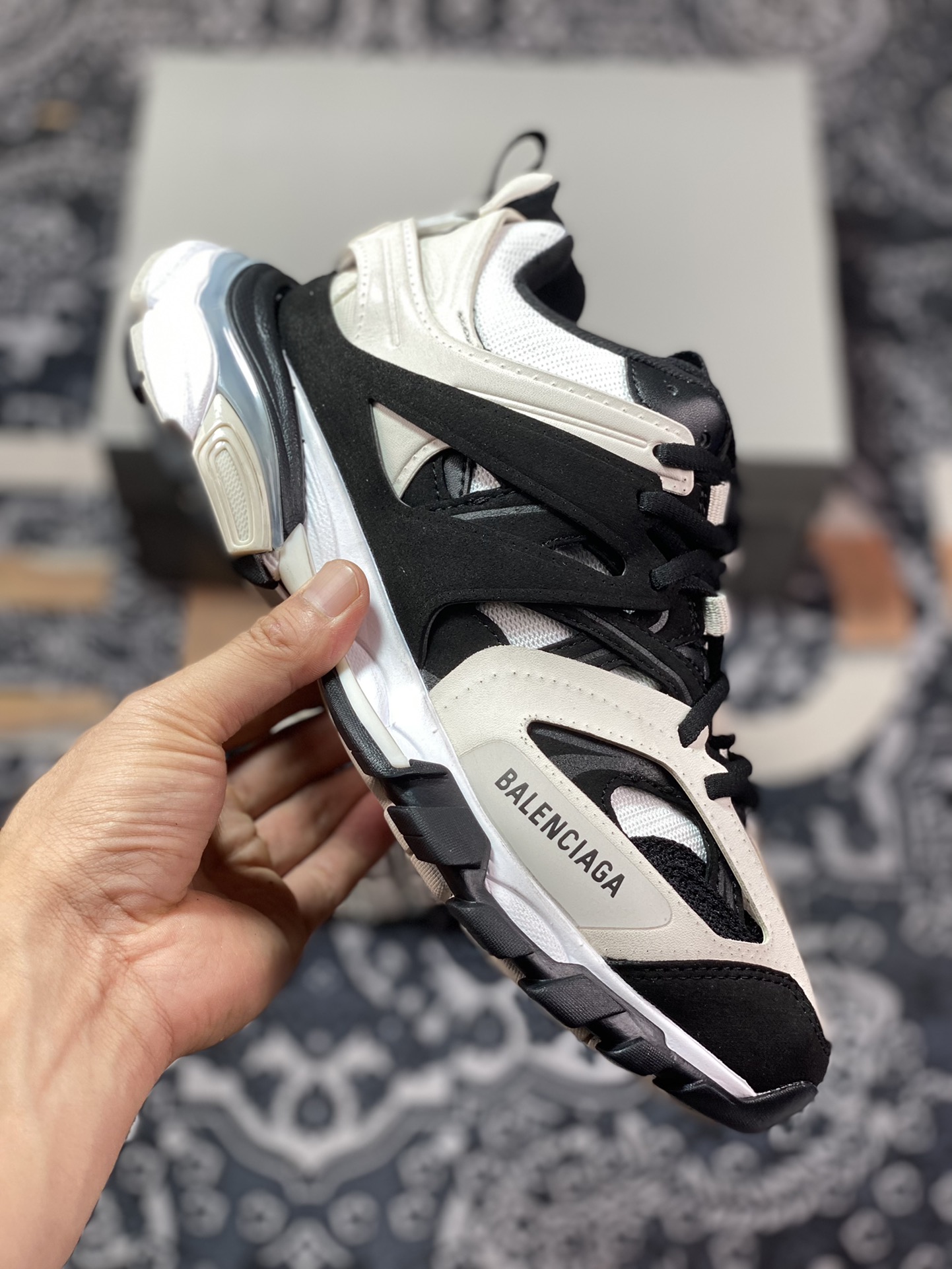 480 巴黎世家BALENCIAGA Track Trainers 3.0代复古野跑姥爹慢跑鞋“黑白浅沙灰”542436 W3SU5 9791