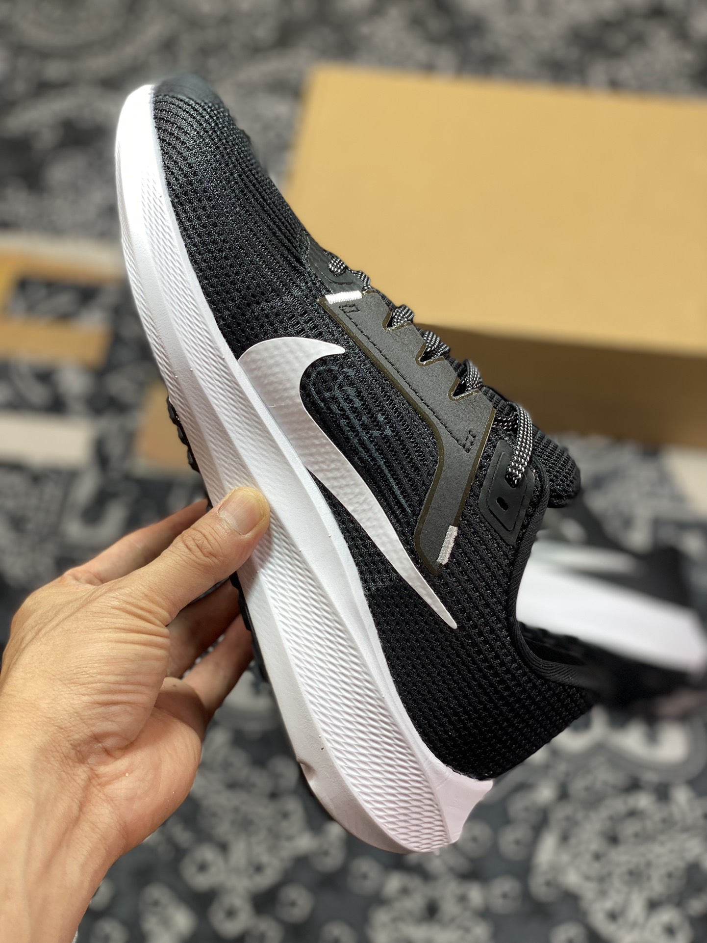 Air Zoom Pegasus 40 Black and White FB7179-001