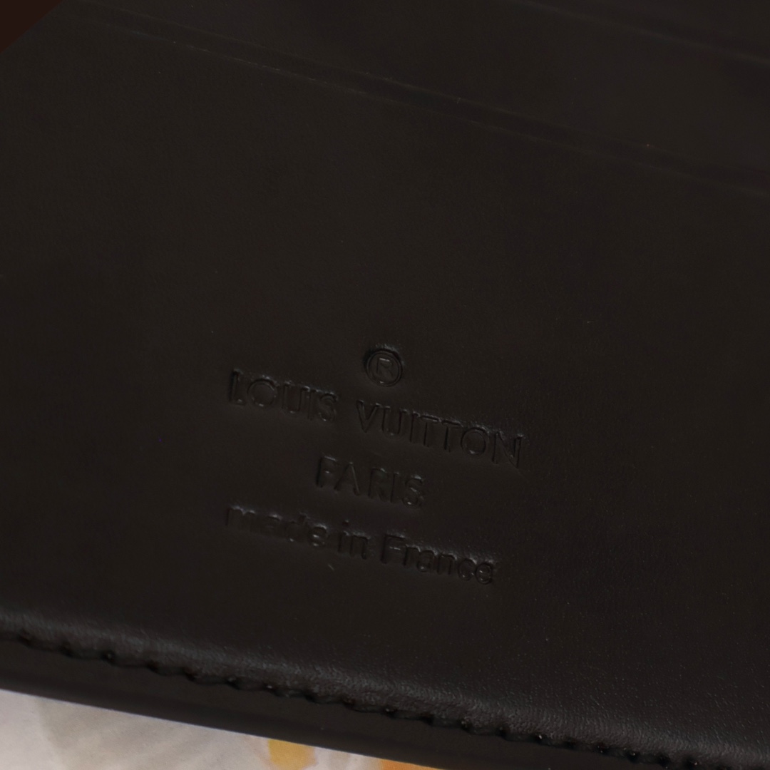 Leather bifold wallet presented in a gift box