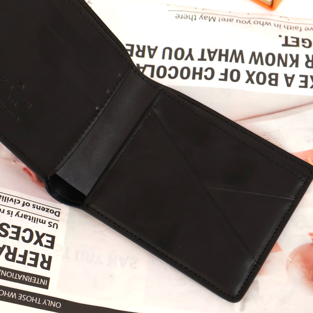 Leather bifold wallet with credit cards inside