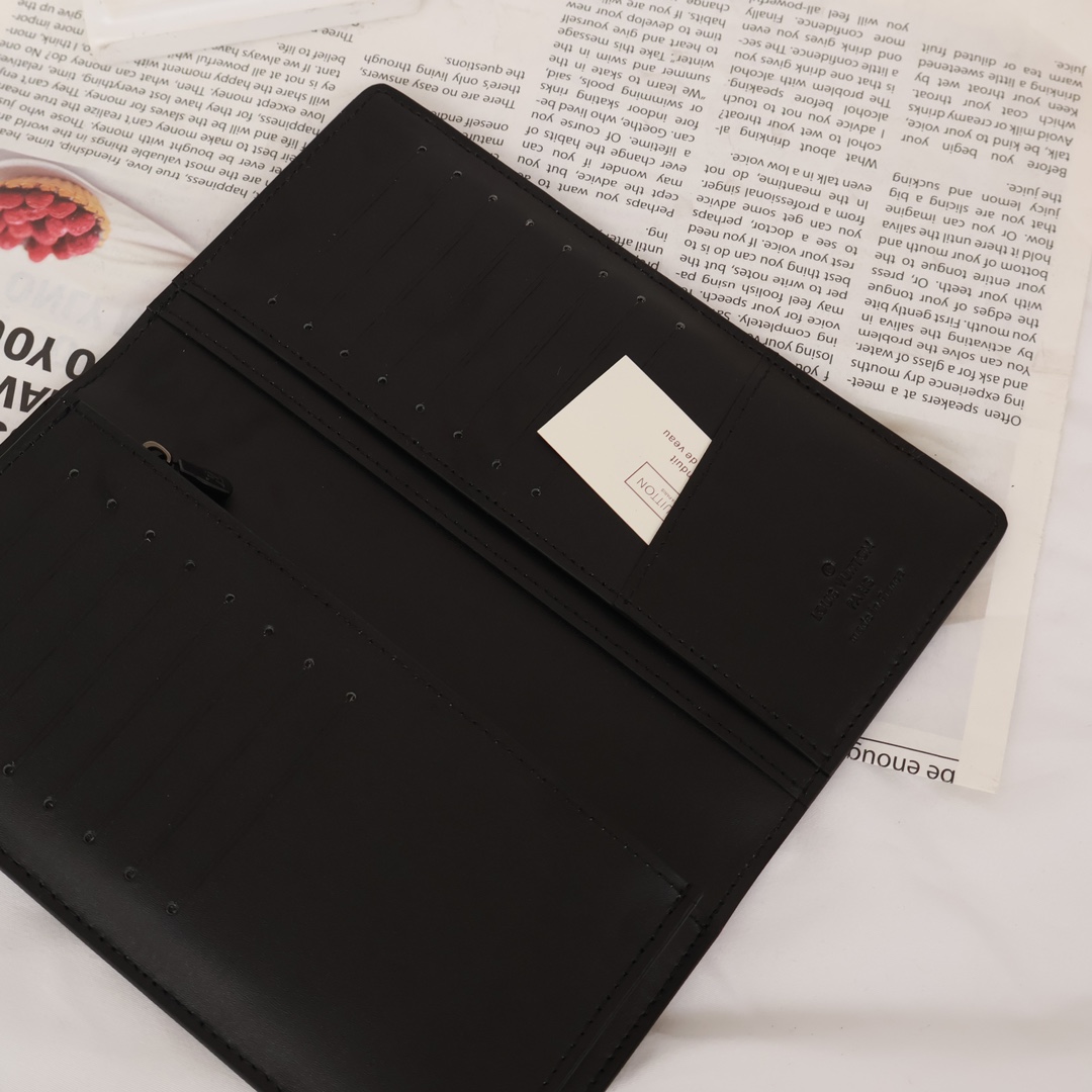 Leather wallet side profile detail