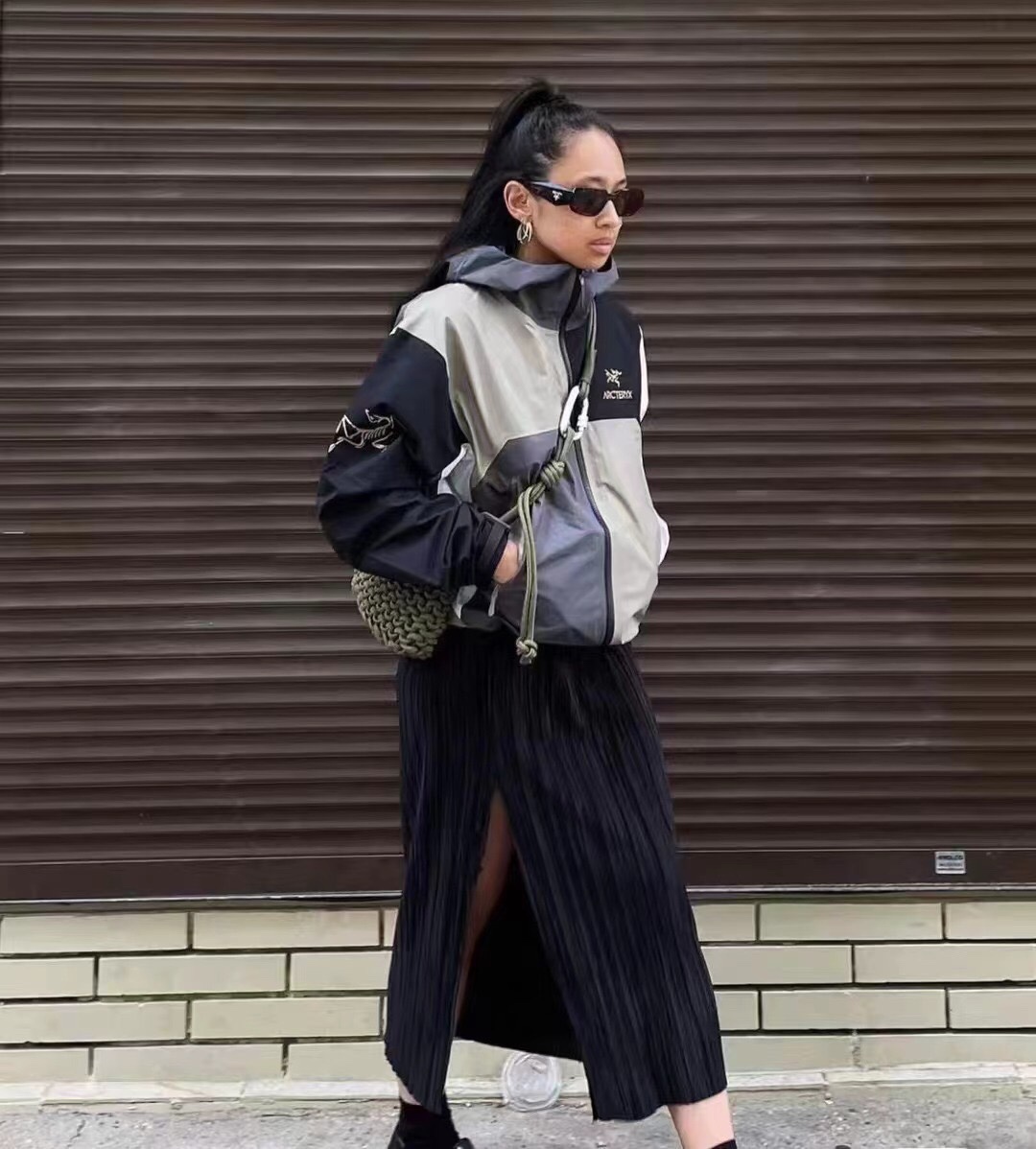 。 Beams x Arcteryx 拼色刺绣始祖鸟冲锋衣 连帽硬壳夹克外套刘雯 李现 井柏然 各路男神