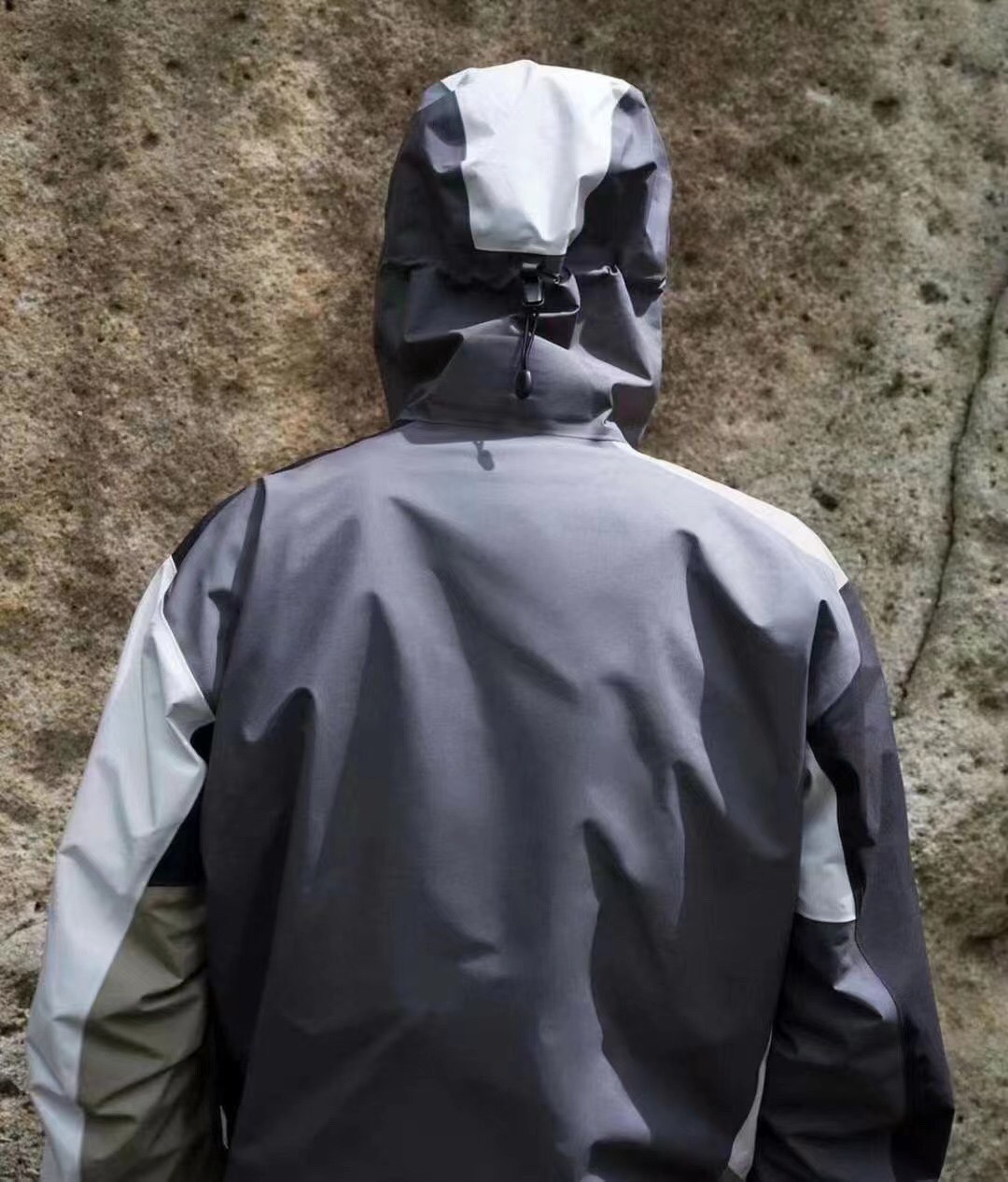 。 Beams x Arcteryx 拼色刺绣始祖鸟冲锋衣 连帽硬壳夹克外套刘雯 李现 井柏然 各路男神
