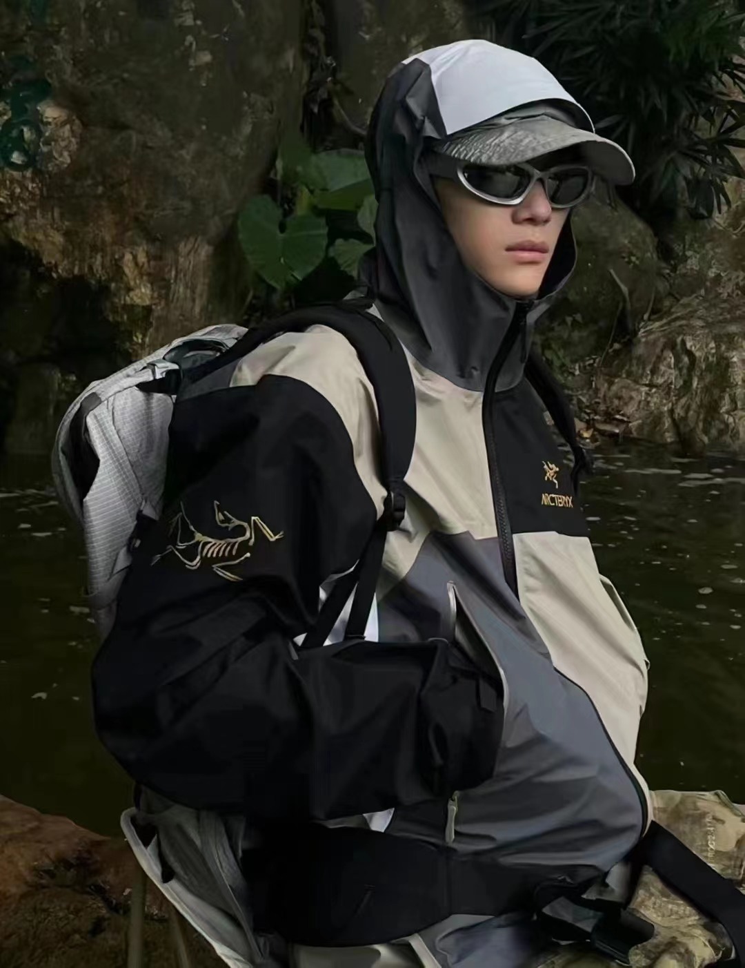 NO:461777,Beams x Arcteryx Color-blocked embroidered Archaeoptera bird jacket Hooded hard-shell jacket Liu Wen Li Xian Jing Boran All male gods and goddesses are all on the top!  Regularly weaving waterproof and windproof fabric, four-color splicing design, seamless glue pressing process inside, full of details!  The embroidery uses rayon wire and ten thousand needles. The embroidery is imported from Japan, with no burrs and precision and fullness that can be seen by the naked eye!  Whether it is comfortable to wear or style effect, style design, I have put a lot of effort into craft fabrics!  Get a hand to experience the fashionable men and women's upper body, and they are very handsome. They are highly recommended~ Color splicing S-XL exclusively for, arc'teryx, jackets & coats, jackets & coats, hats, alexander wang19860909Beams x Arcteryx 拼色刺绣始祖鸟冲锋衣 连帽硬壳夹克外套 刘雯 李现 井柏然 各路男神 女神 齐上身！定织防水防风面料,四色拼接设计,内里无缝压胶工艺,细节满满！ 刺绣采用人造丝配线 万针 日本进口机刺绣,无毛边,精密饱满度肉眼可见！ 无论是穿着舒适还是版型效果,款式设计,在工艺面料上下了大功夫！到手体验满潮咖男女上身帅爆,自留好货,强烈强烈推荐～ 颜色拼接 尺码S-XL 独家专供,arc'teryx,jackets & coats,jackets & coats,hats,alexander wang,Men's clothing