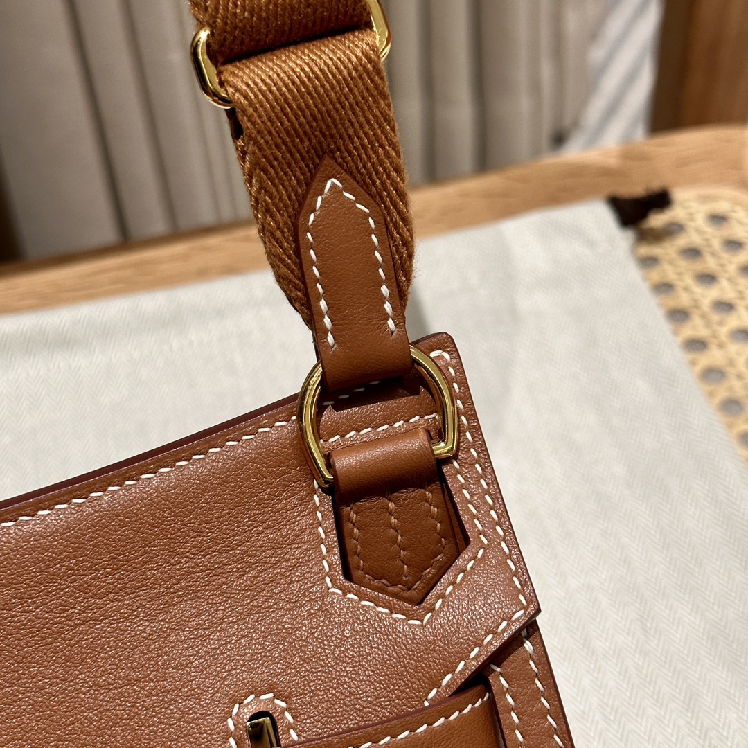 Mini Jypsiere Gold Swift Leather Bag with Gold Hardware and Hand Stitching 2 i1692254537 3339 0