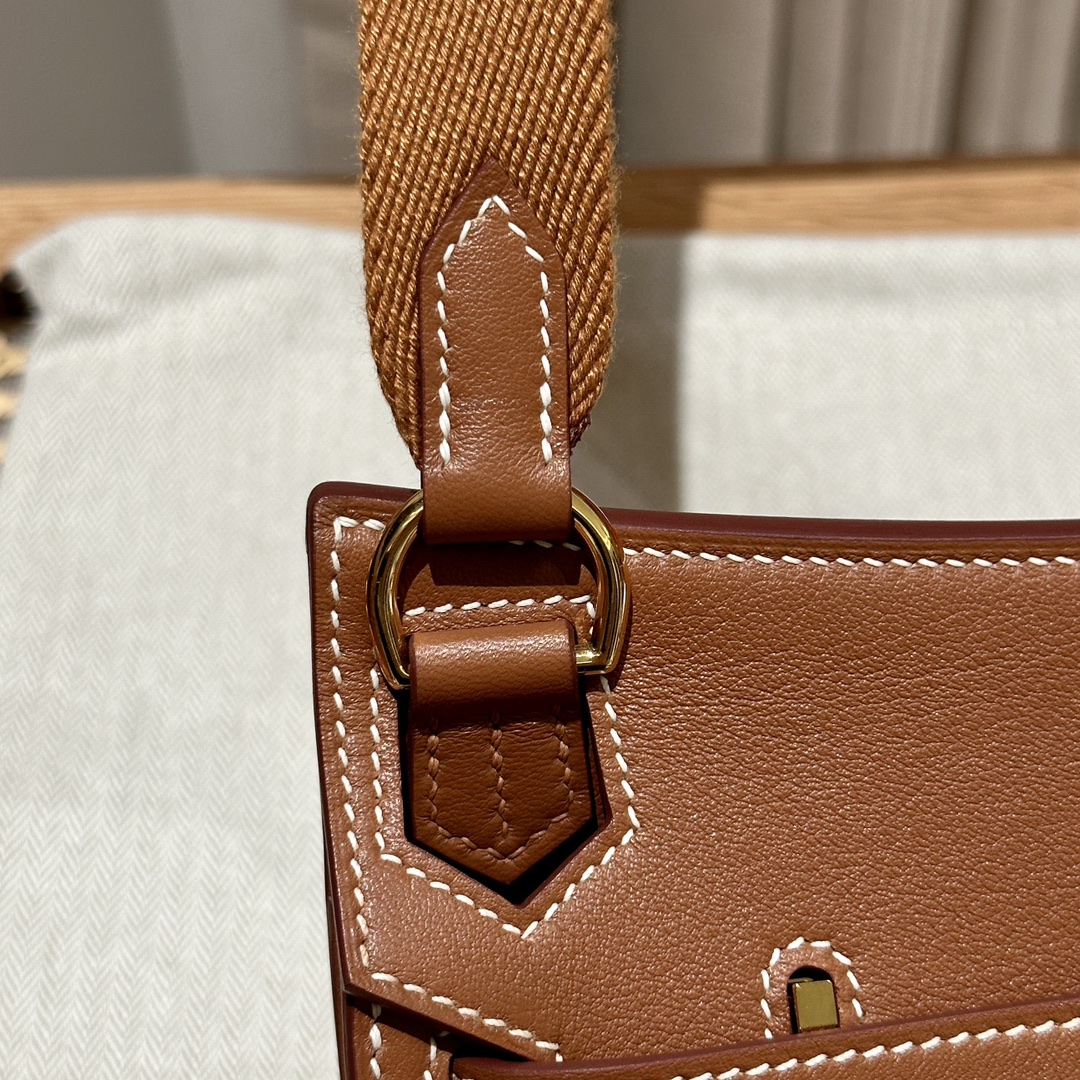 Mini Jypsiere Gold Swift Leather Bag with Gold Hardware and Hand Stitching 3 i1692254537 3531 1