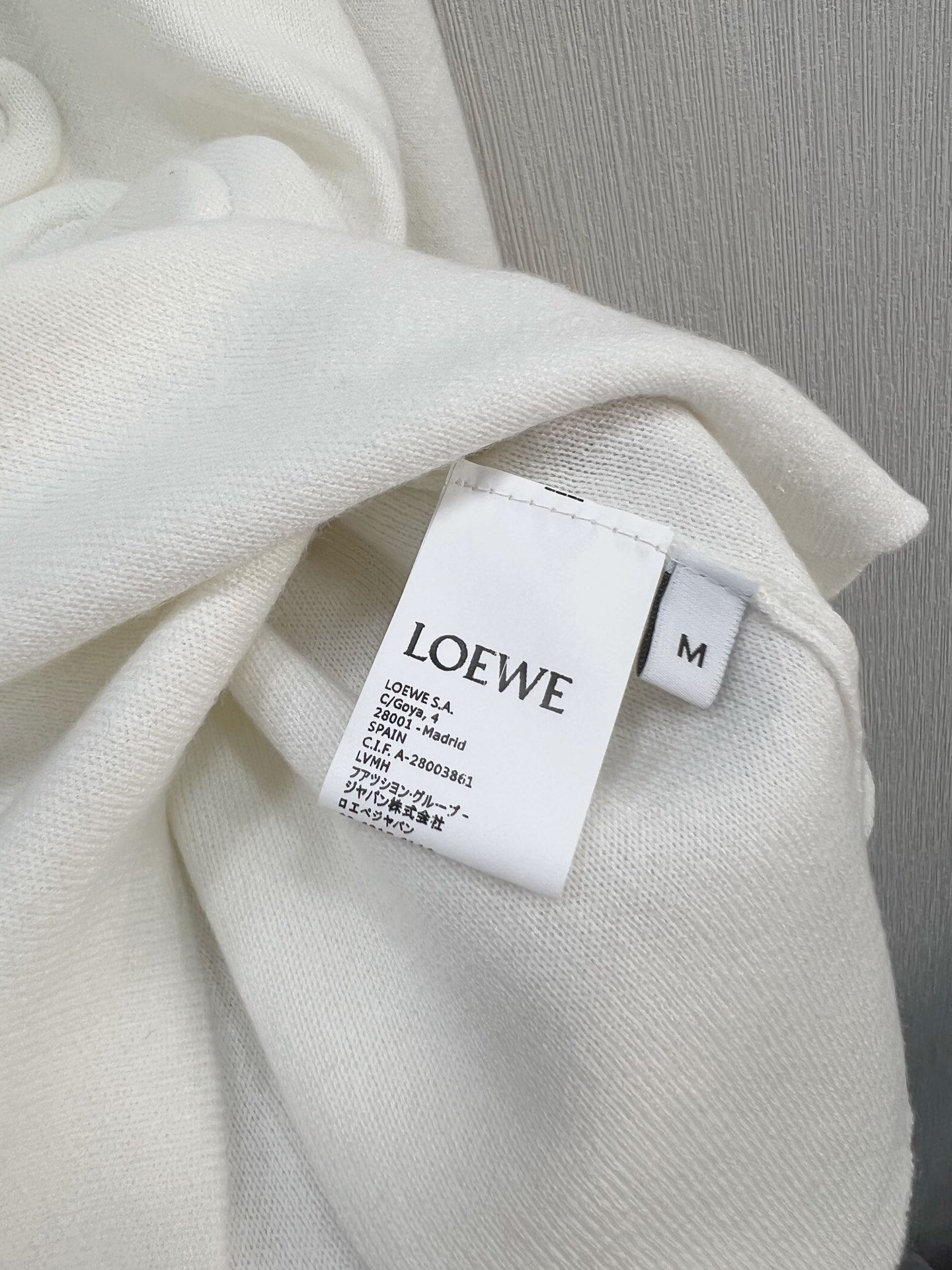 LOEWE23SS羊毛浮雕字母套头毛衣可知性可慵懒亦飒亦柔简单又高级的Anagram毛衣通勤休闲也都很合