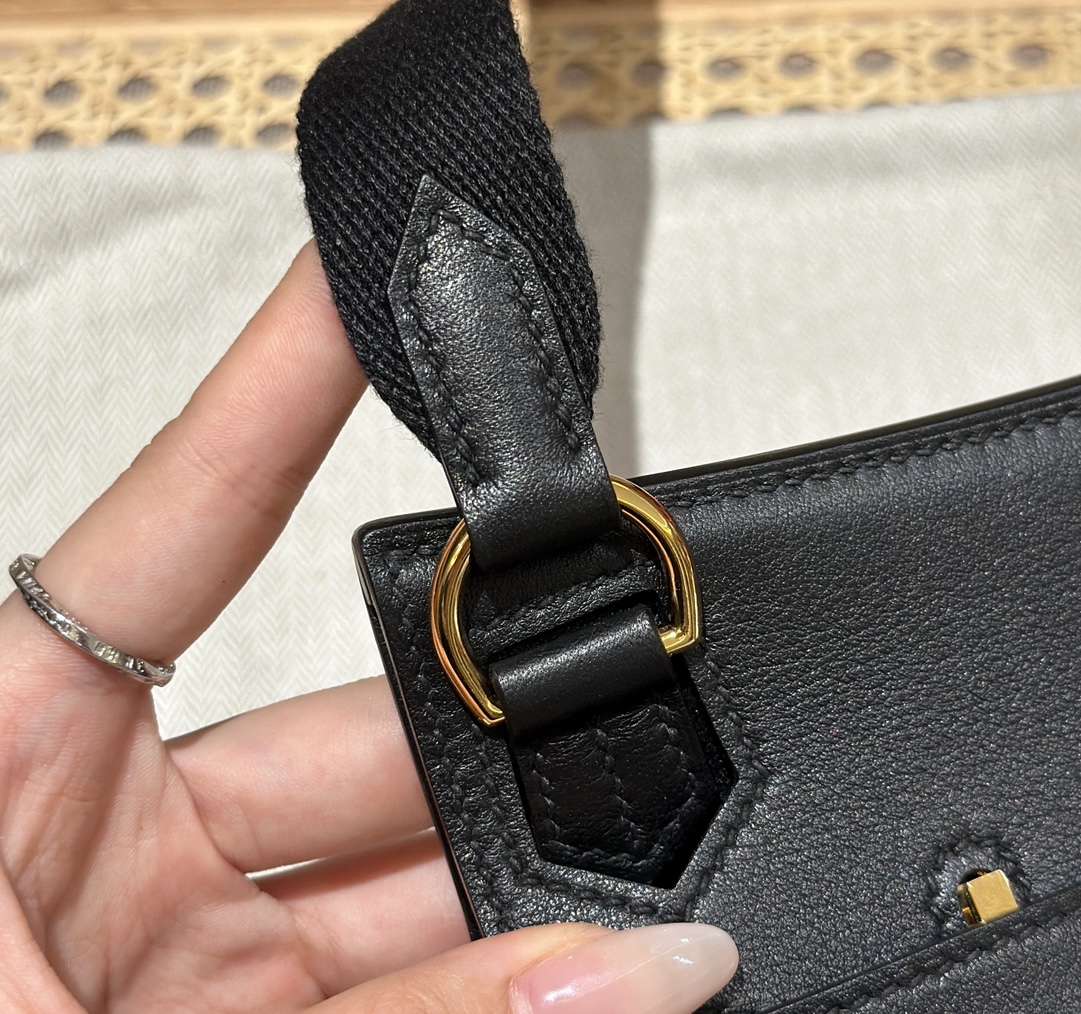 Handmade Mini Jypsiere Black Swift Leather Gold Hardware Shoulder Bag 4 i1692254778 8498 3