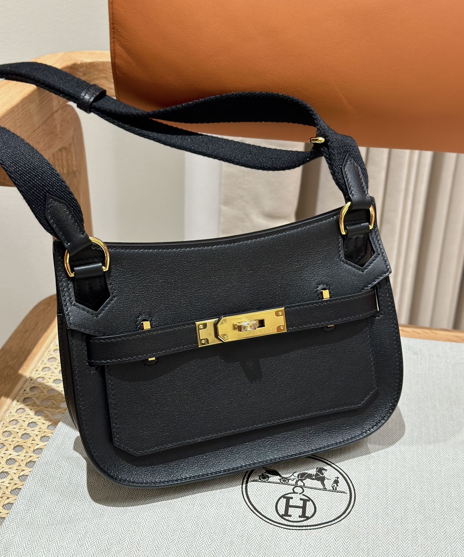 Hermès Mini Jypsiere Black Swift Leather Crossbody Bag with Gold Hardware 3 i1692254815 3598 2