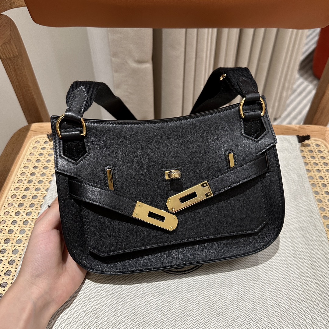 Hermès Mini Jypsiere Black Swift Leather Crossbody Bag with Gold Hardware 5 i1692254815 5907 4