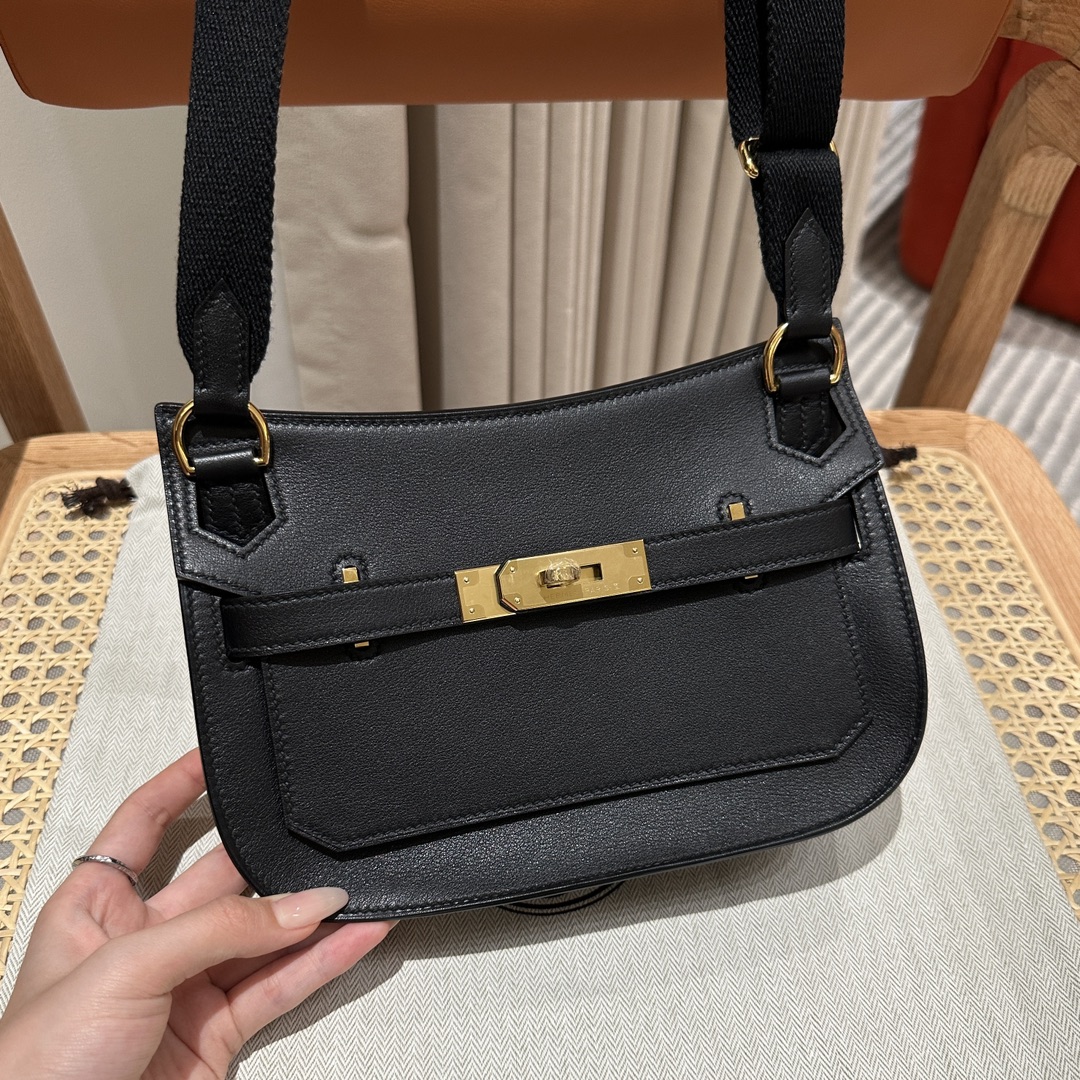 Hermès Mini Jypsiere Black Swift Leather Crossbody Bag with Gold Hardware 4 i1692254815 949 3