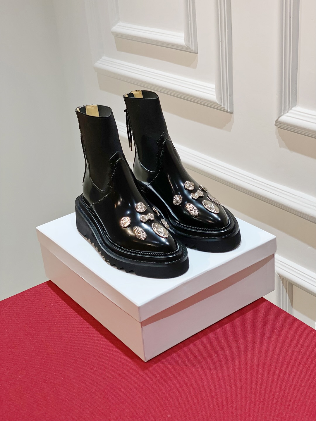 2023 Autumn/Winter Fashion: Toga Pulla Chelsea Collection and Shoe Details