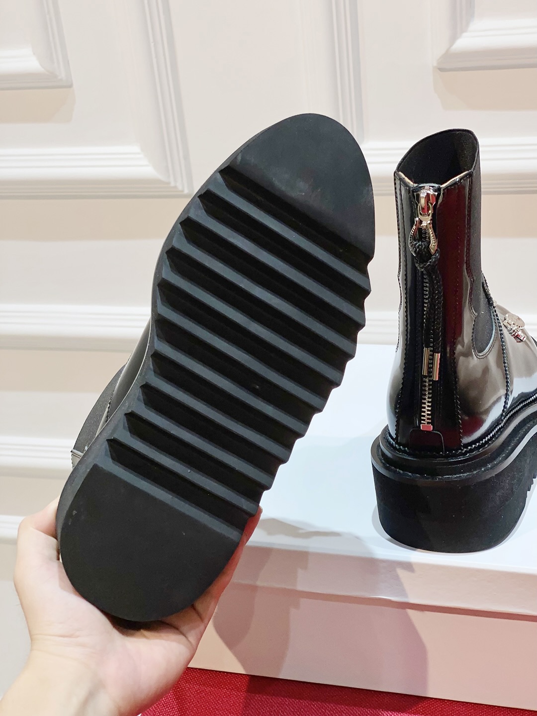 2023 Autumn/Winter Fashion: Toga Pulla Chelsea Collection and Shoe Details - 图片 9
