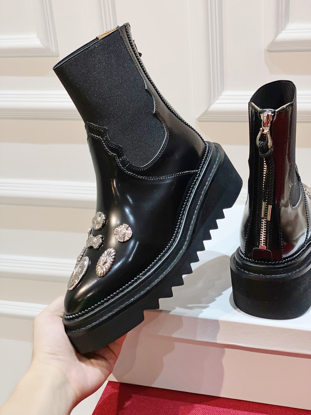 2023 Autumn/Winter Fashion: Toga Pulla Chelsea Collection and Shoe Details - 图片 8