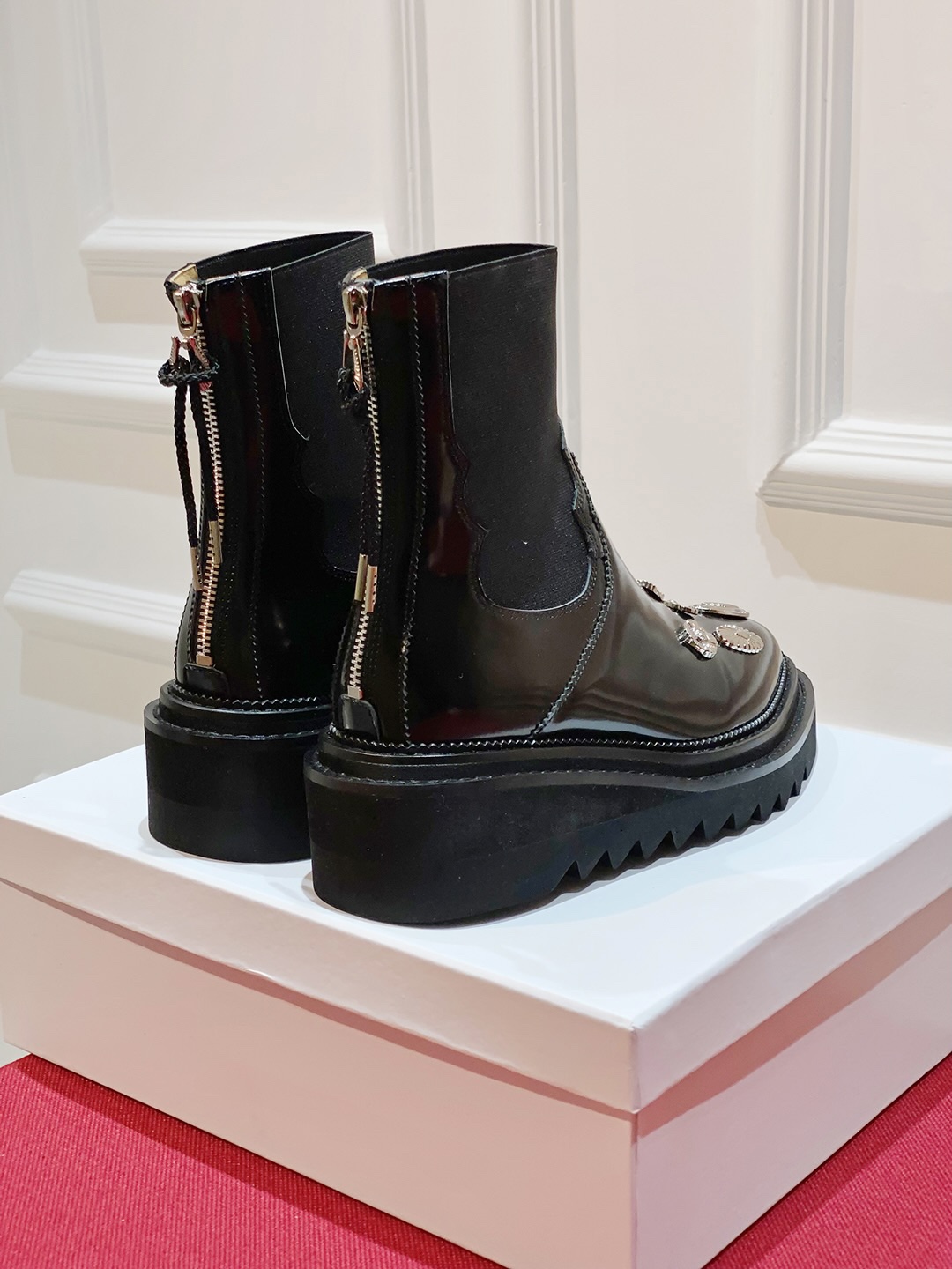 2023 Autumn/Winter Fashion: Toga Pulla Chelsea Collection and Shoe Details - 图片 6