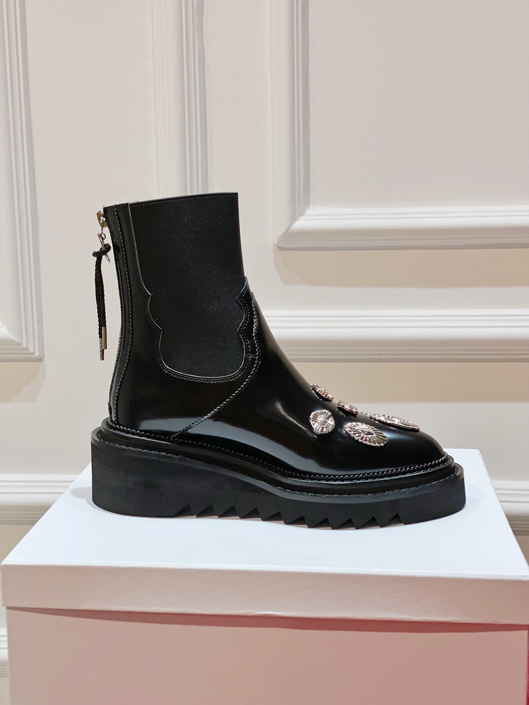 2023 Autumn/Winter Fashion: Toga Pulla Chelsea Collection and Shoe Details - 图片 5