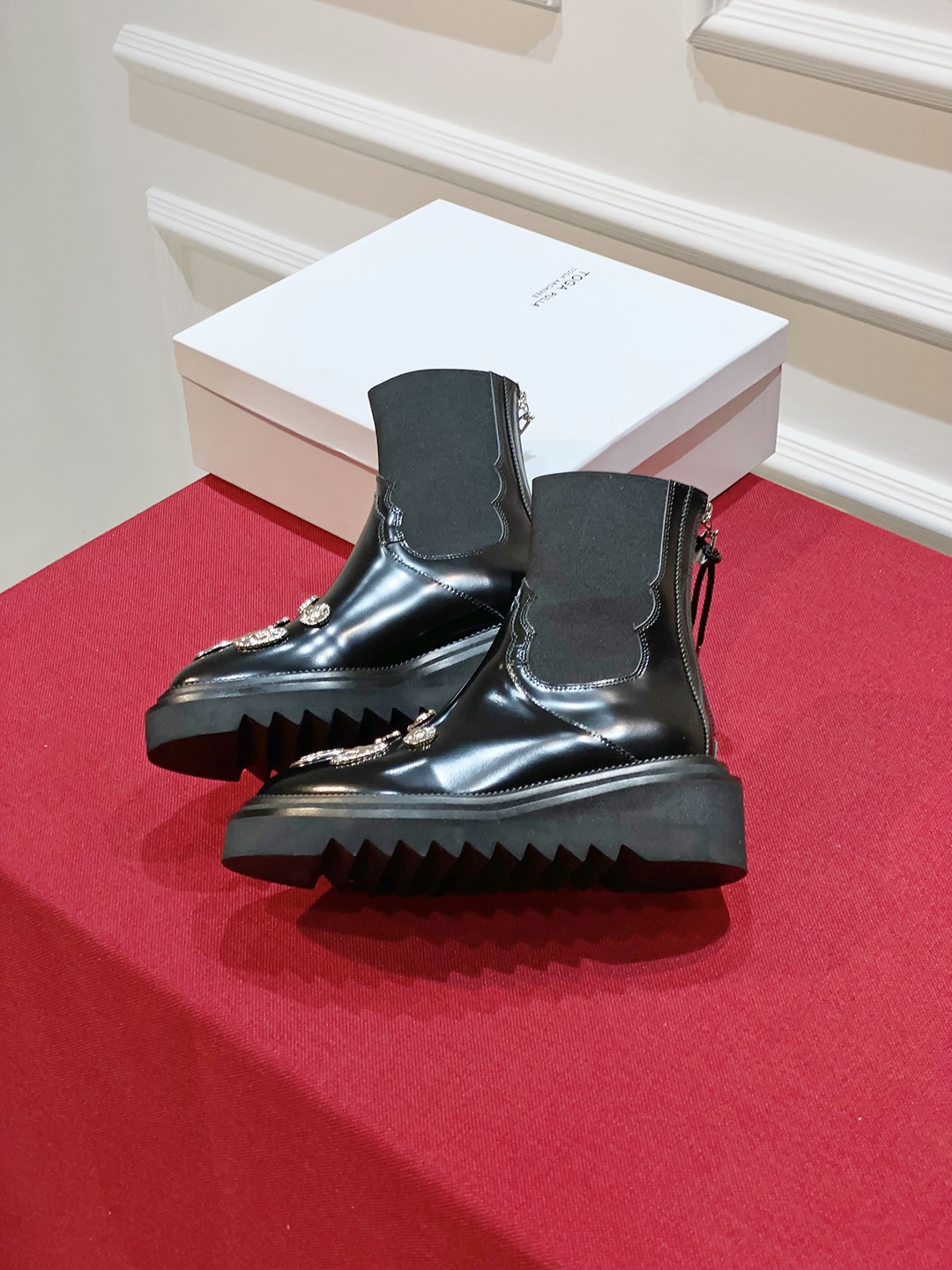 2023 Autumn/Winter Fashion: Toga Pulla Chelsea Collection and Shoe Details - 图片 4