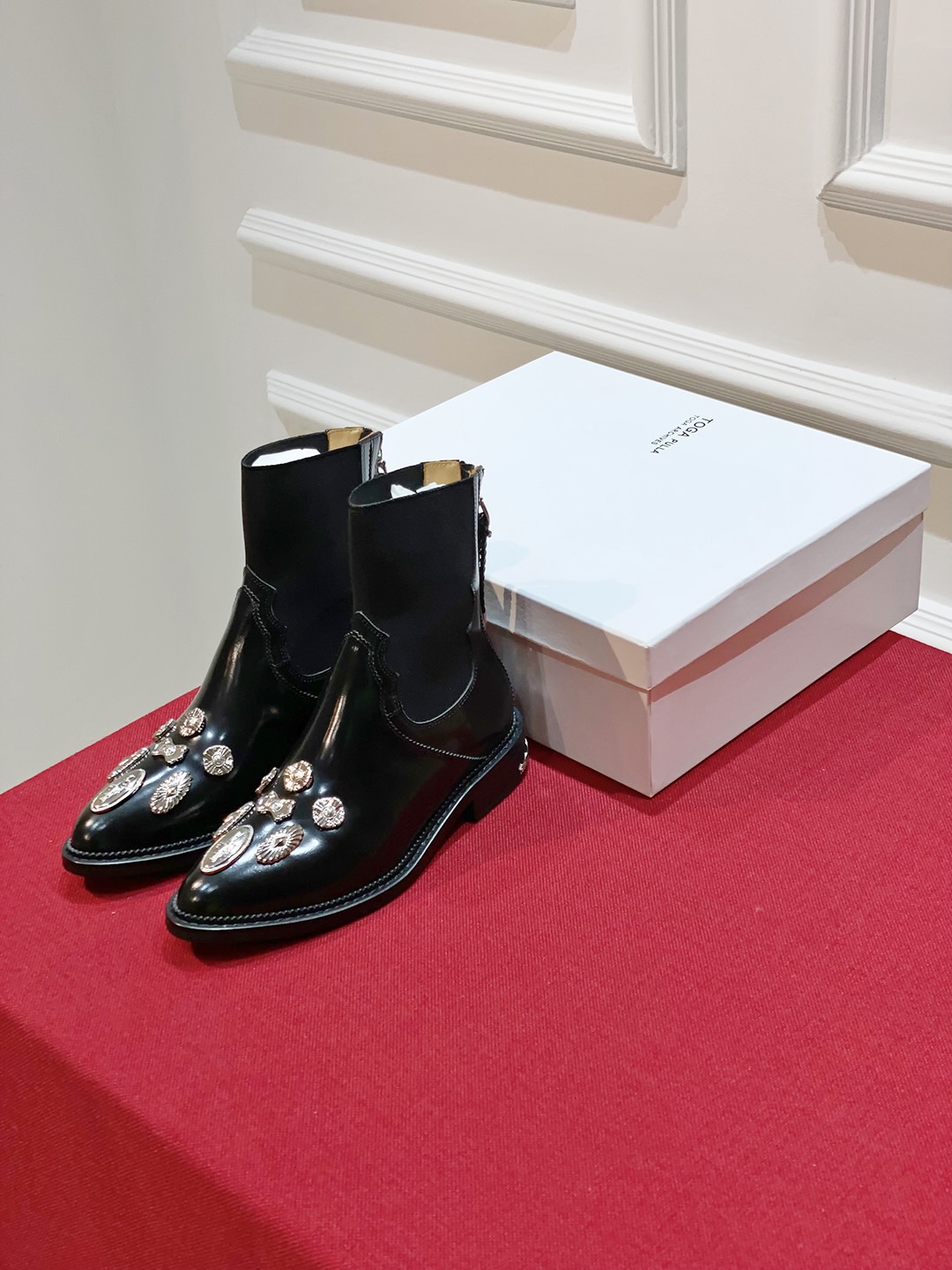 2023 Fall/Winter Toga Pulla Chelsea Badge Boots: Stylish and Comfortable Essentials - 图片 2