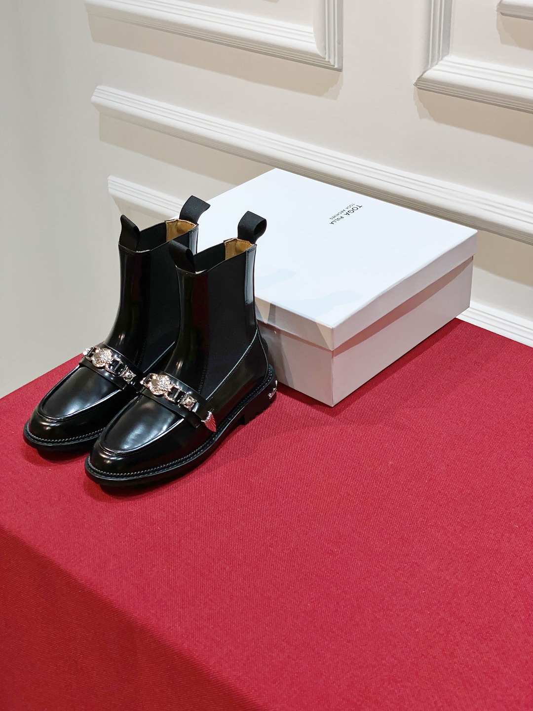 2023 Fall/Winter Toga Pulla Chelsea Badge Boots: Stylish & Comfortable Footwear - 图片 2