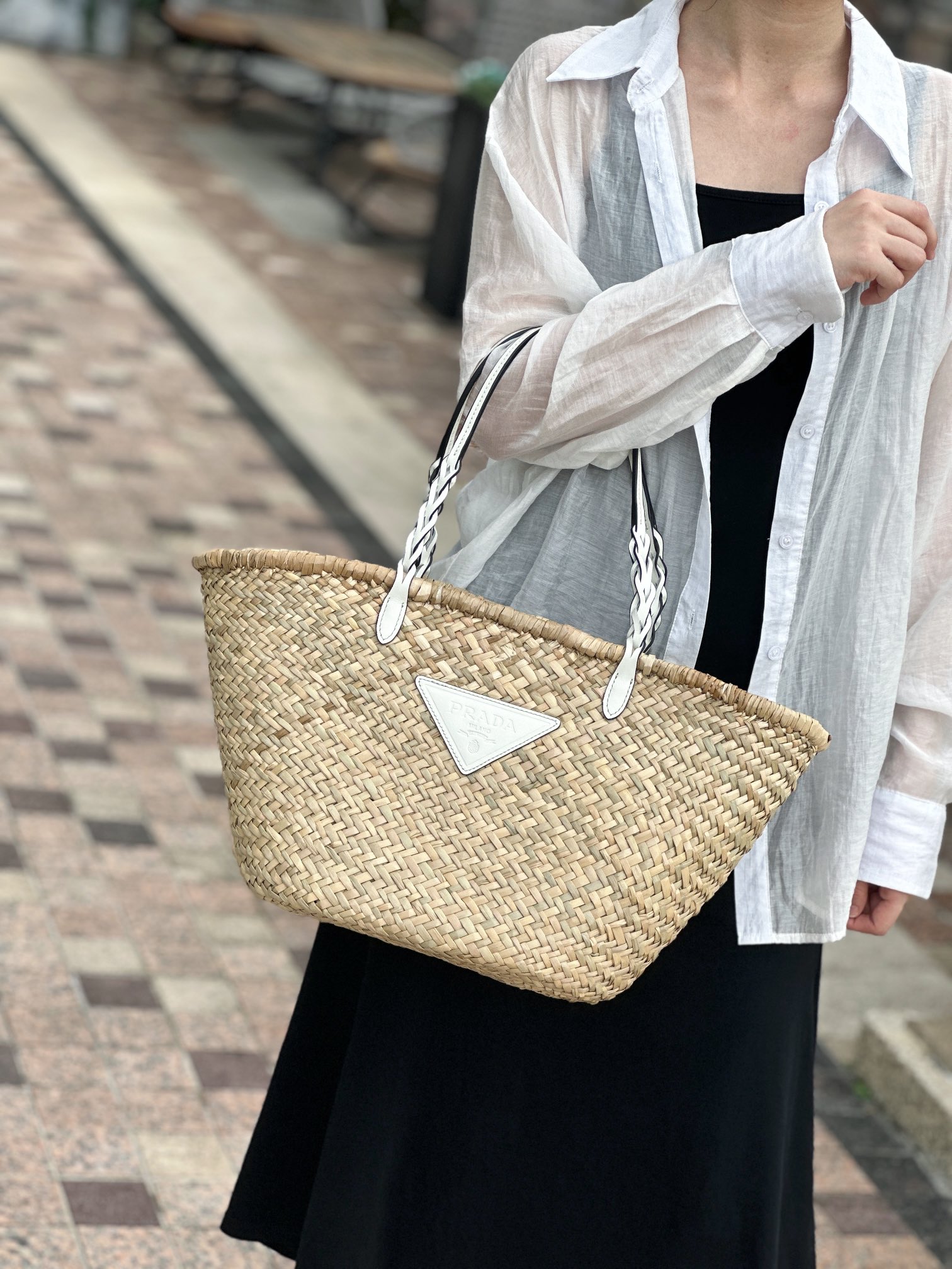 Prada Of course, the best match for the hot summer is the vegetable basket~its both light and fashionable