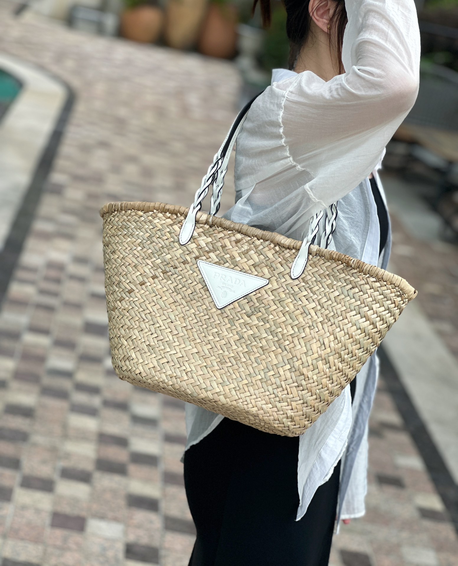 Prada Of course, the best match for the hot summer is the vegetable basket~its both light and fashionable
