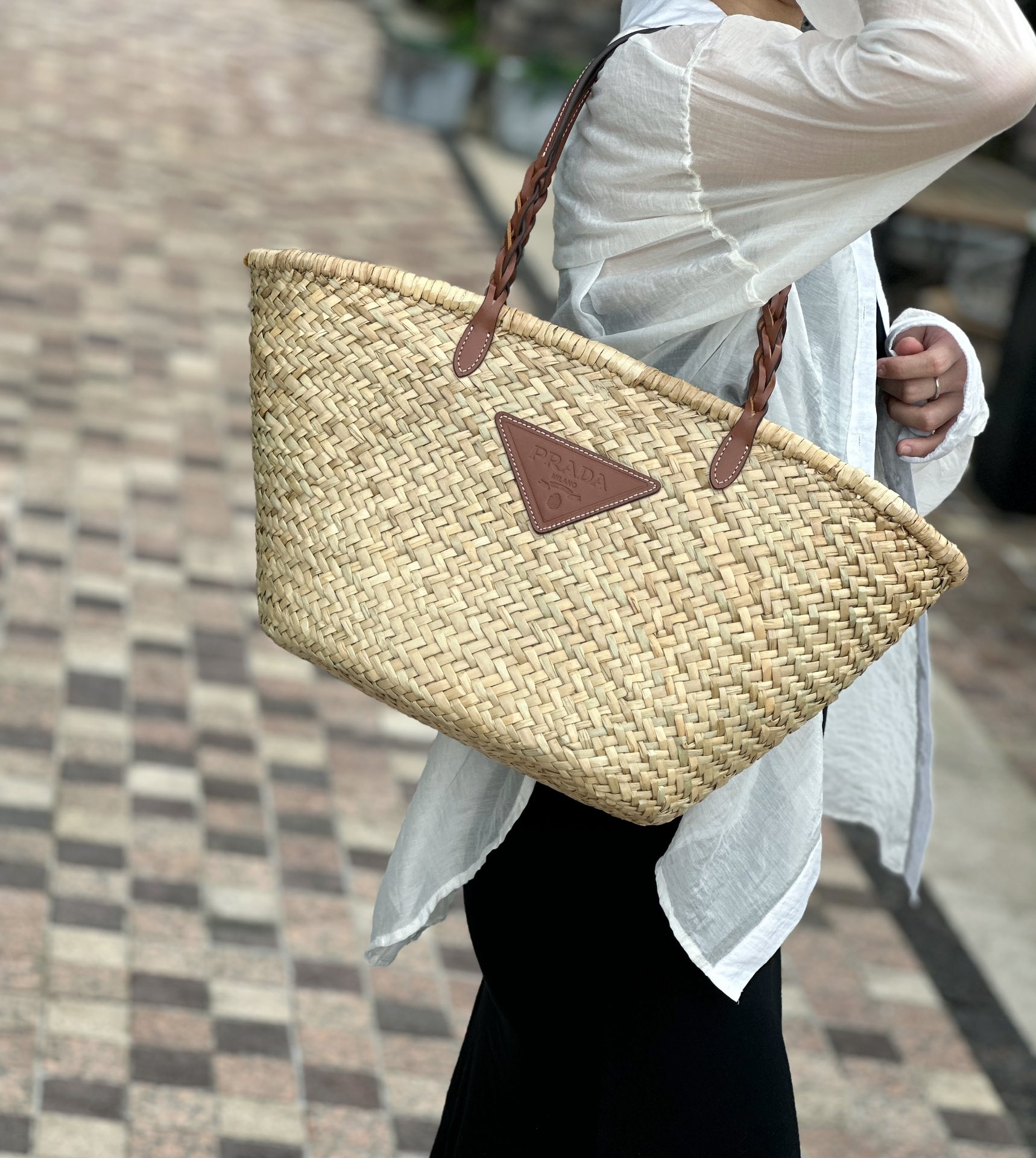 Prada Of course, the best match for the hot summer is the vegetable basket~its both light and fashionable