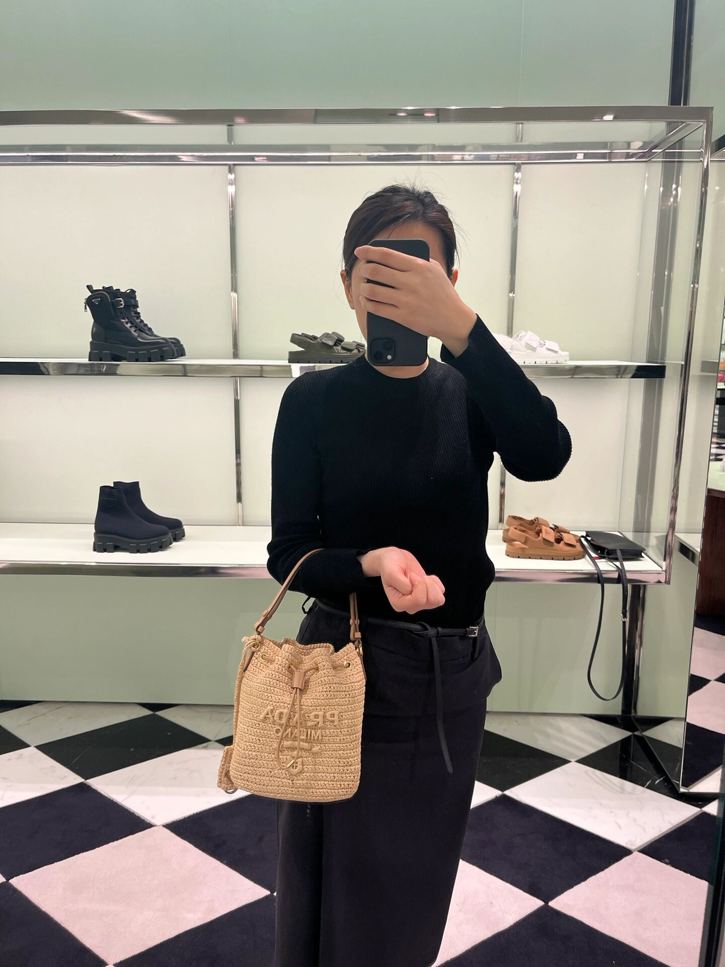 Prada The upper body picture of the counter sister costs more than 20,000 yuan