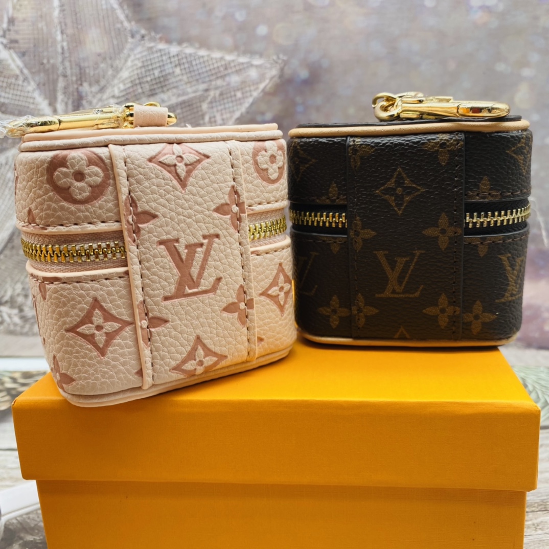 Manufacturing Process of Vintage Pattern Mini Handbag