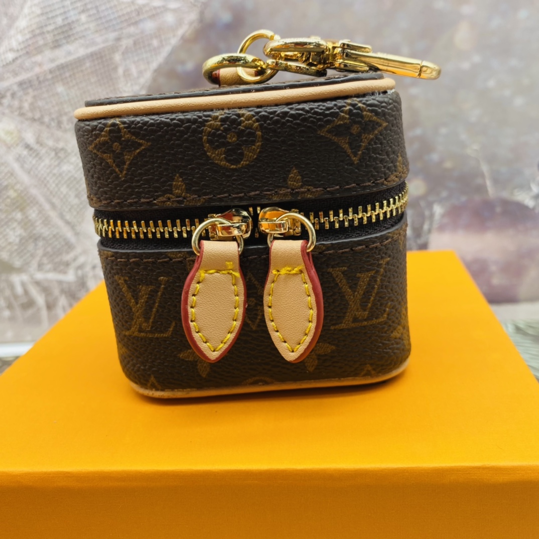 Lining Detail of Vintage Pattern Mini Handbag